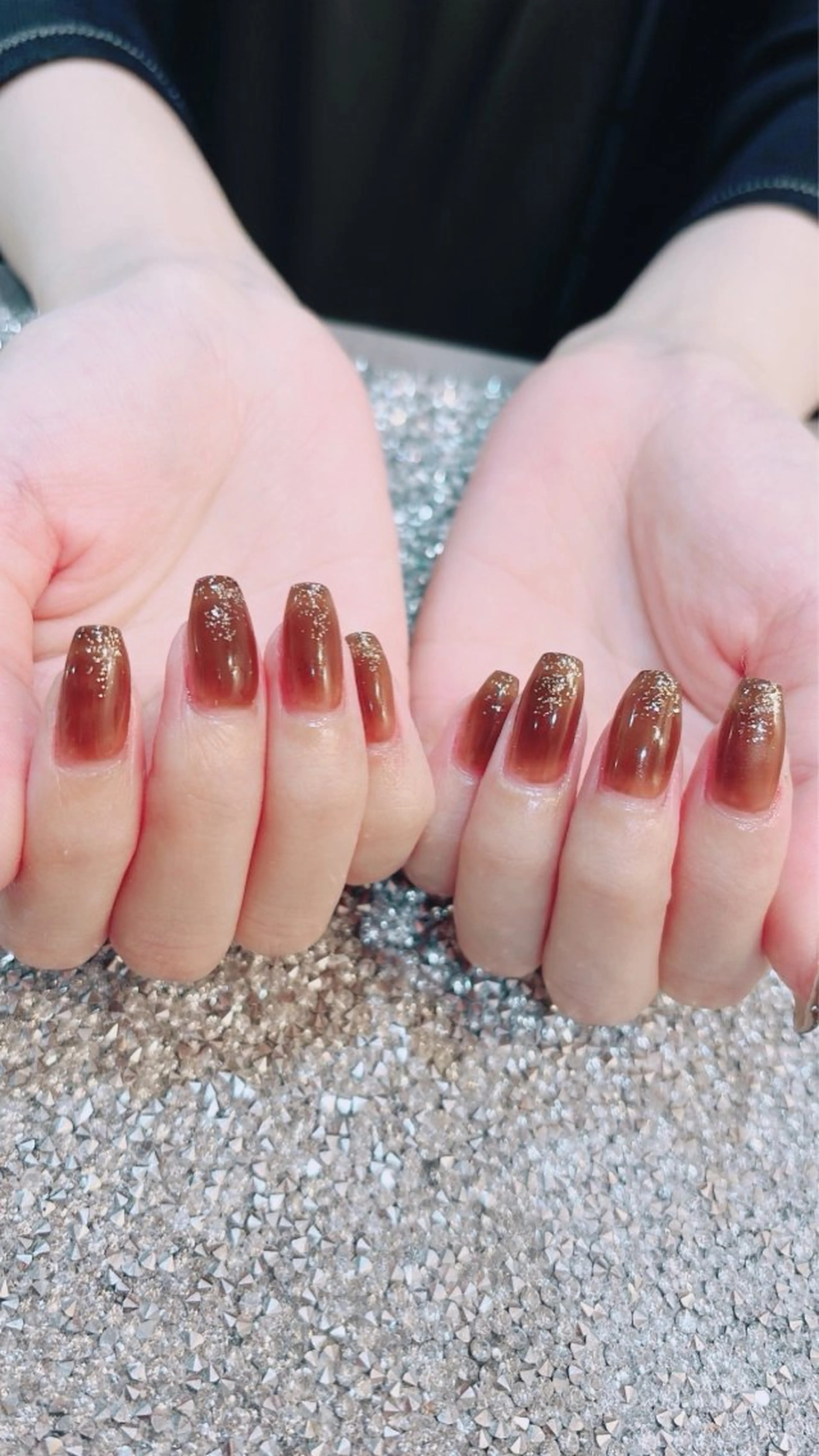 ネイル ブラウン ゴールド キラキラネイル ラメ(グリッター) ハンドネイル wooone所属・wooone nail.rieのネイルデザイン