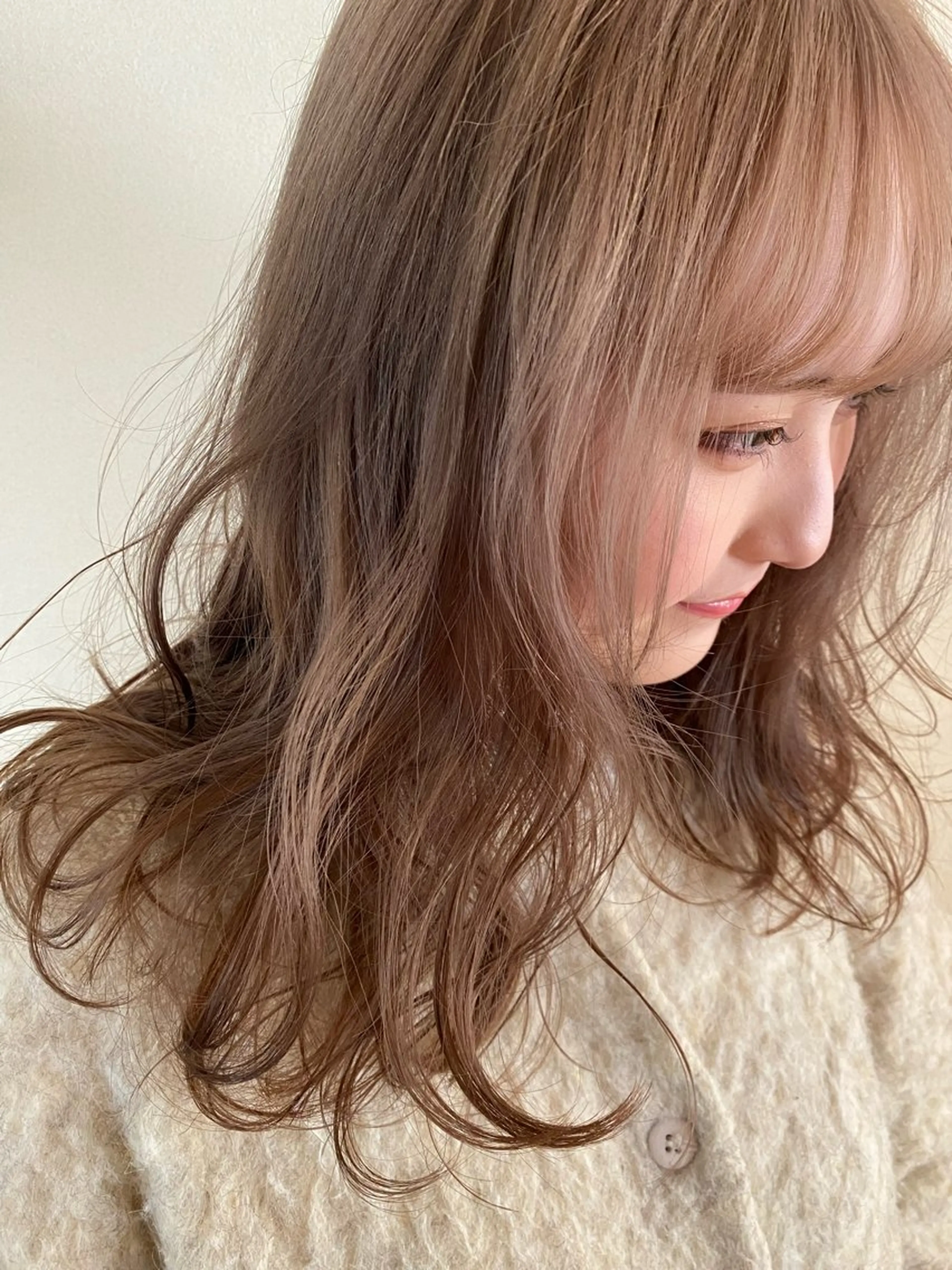 セミロング カラー カット ヘアカラー ベージュカラー🐏 🤎塚原優芽のヘアスタイル