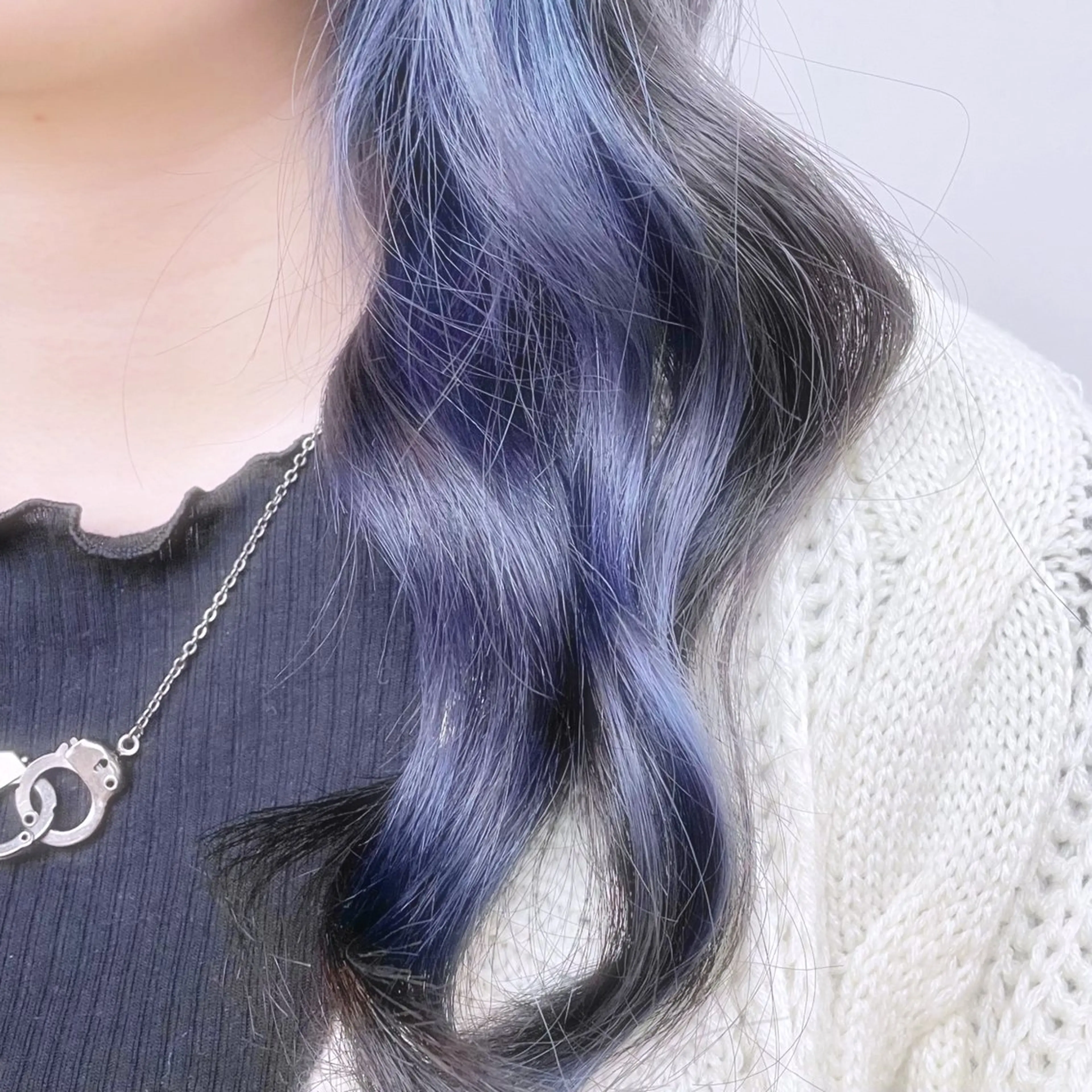 ロング カラー アディクシーカラー ベージュカラー 黒髪 ブリーチ ブルーカラー ヘアカラー 藤澤 夏実/インナーカラーのヘアスタイル