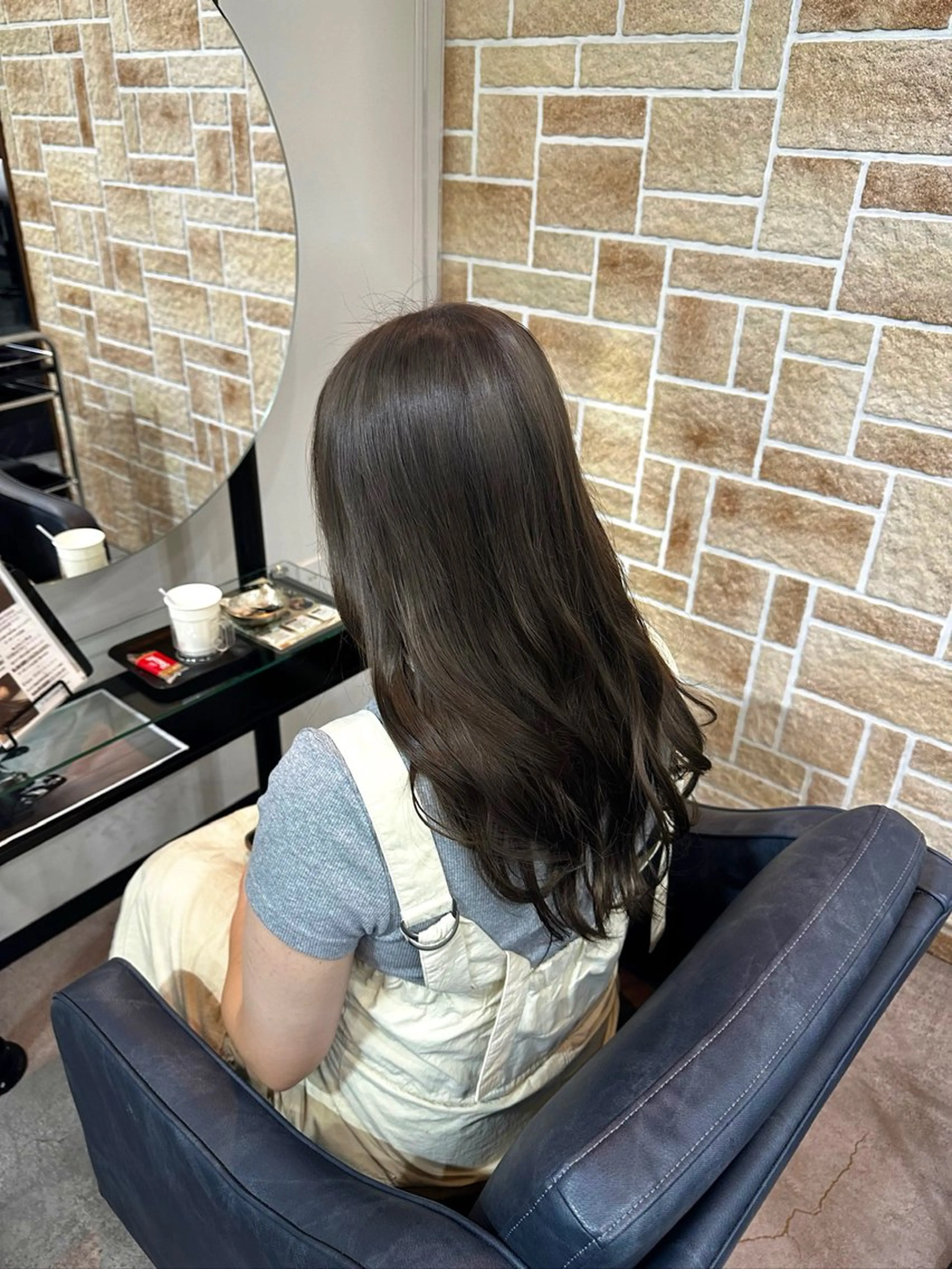 セミロング カラー ベージュカラー ブリーチ 透明感カラー オリーブベージュ ヘアカラー 栗谷 竜希のヘアスタイル