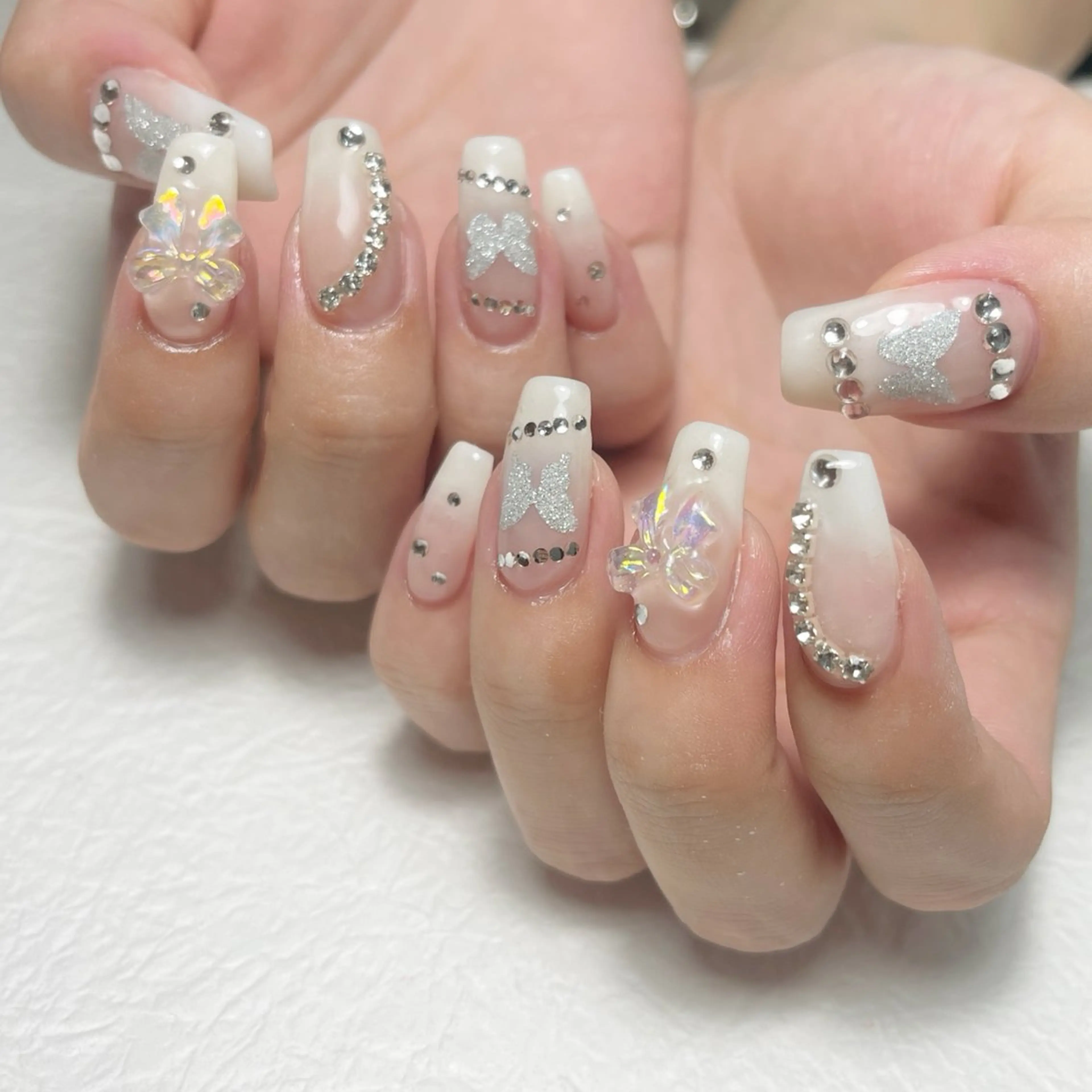 ネイル アートネイル フットネイル ジェルネイル キラキラネイル 韓国ネイル ハンドネイル Y nail なんば堀江店のネイルデザイン