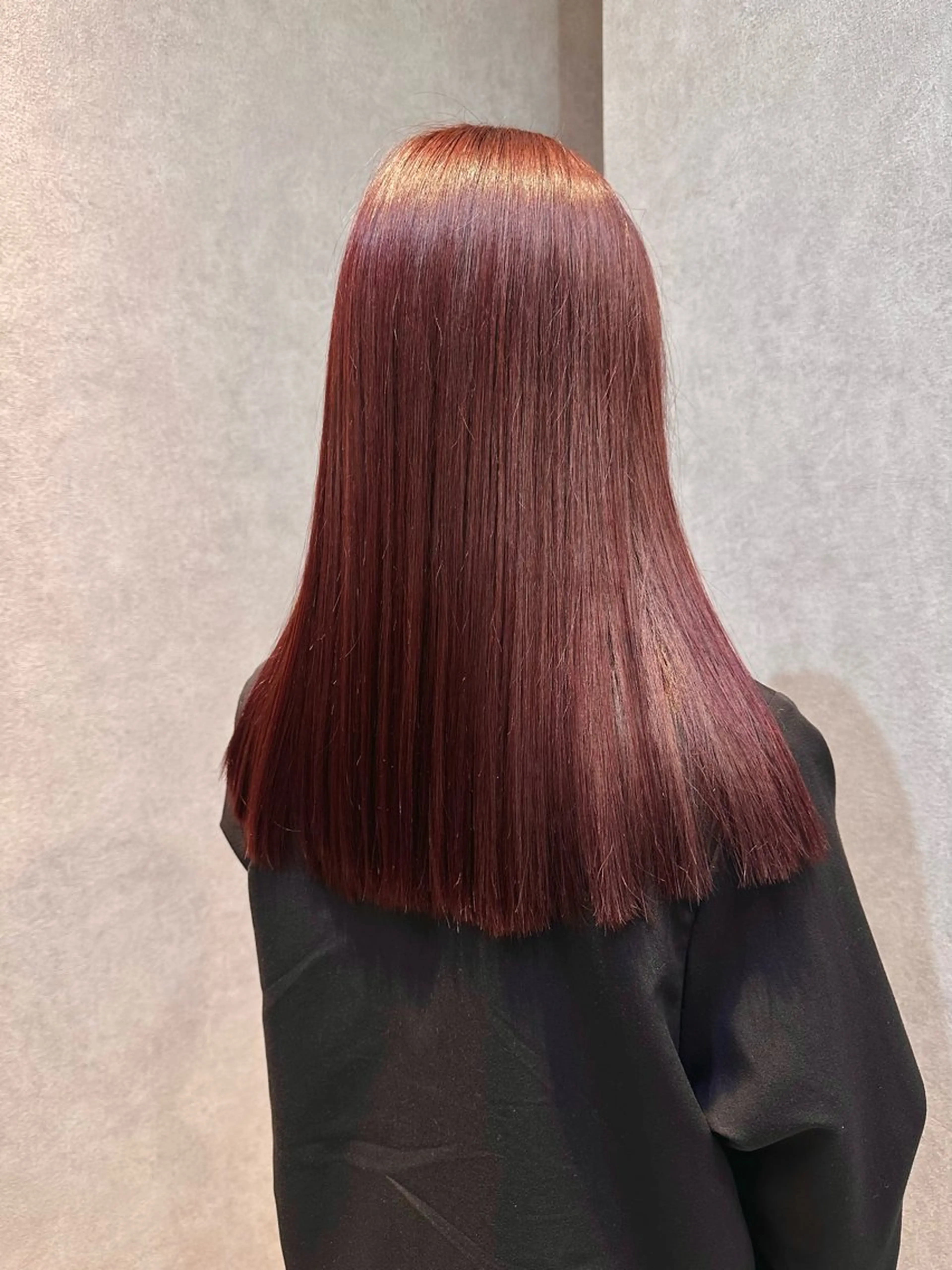ロング カラー ヘアアレンジ ブリーチ ボルドーカラー ブリーチなしカラー レッドカラー 髪質改善 ヘアカラー トリートメント REONA🪽✨ 日常に馴染む髪🫧のヘアスタイル