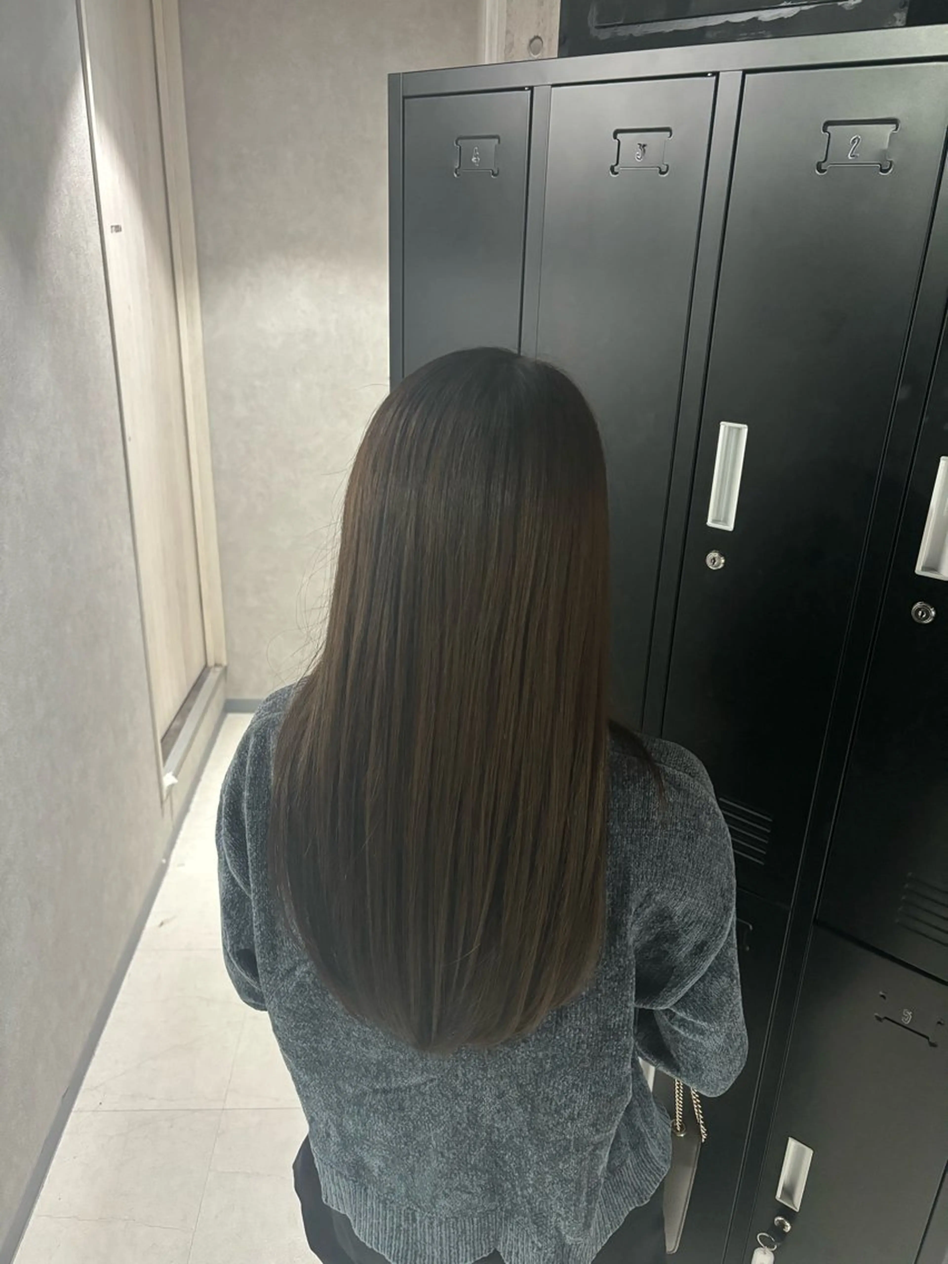 ロング カラー ダークグレー ダークグレージュ グレージュ トリートメント _white【京橋店】所属・_WHITE / KENTOのヘアスタイル