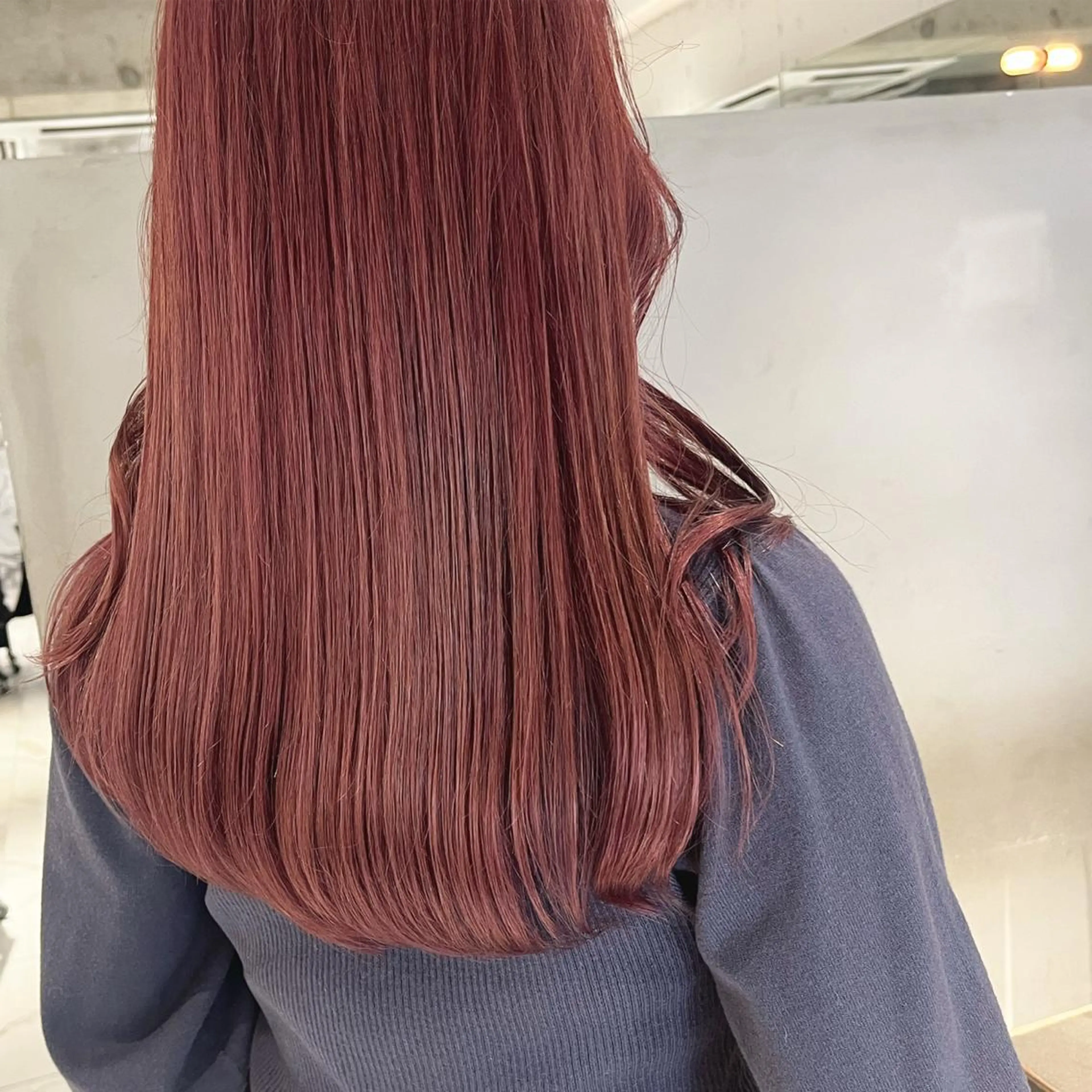 ロング カラー ベージュカラー ブリーチ ハイトーンカラー ピンクカラー ピンクベージュ カット ヘアカラー トリートメント ヘッドスパ ヘアセット カジュアルを女っぽく 𝗮𝘆𝗮𝗰𝗼のヘアスタイル