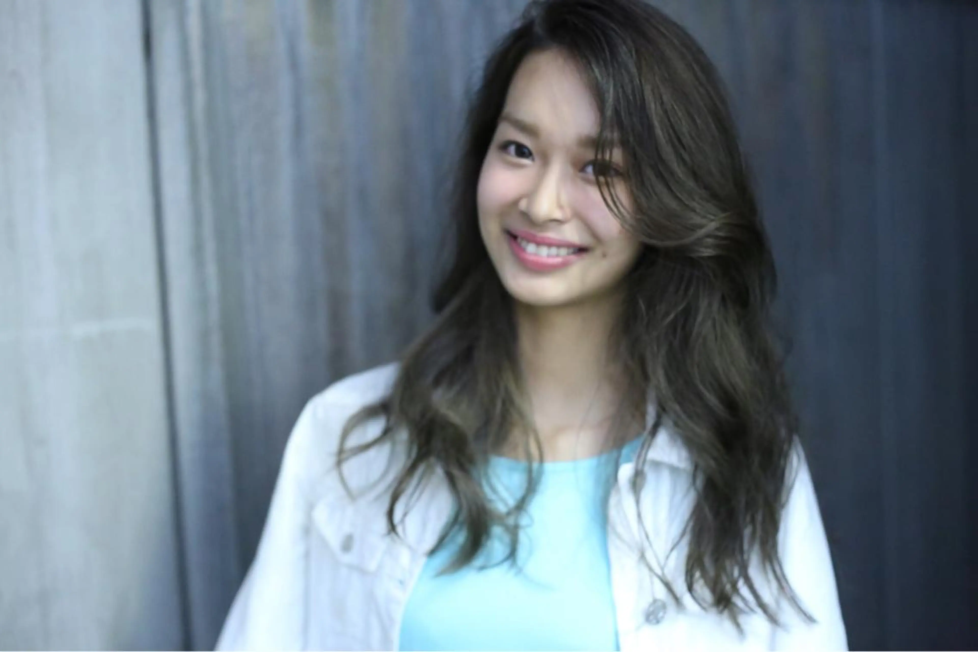 ロング カラー アッシュ ベージュカラー ReMix 新宿店所属・タジマ ヤスヒサのヘアスタイル