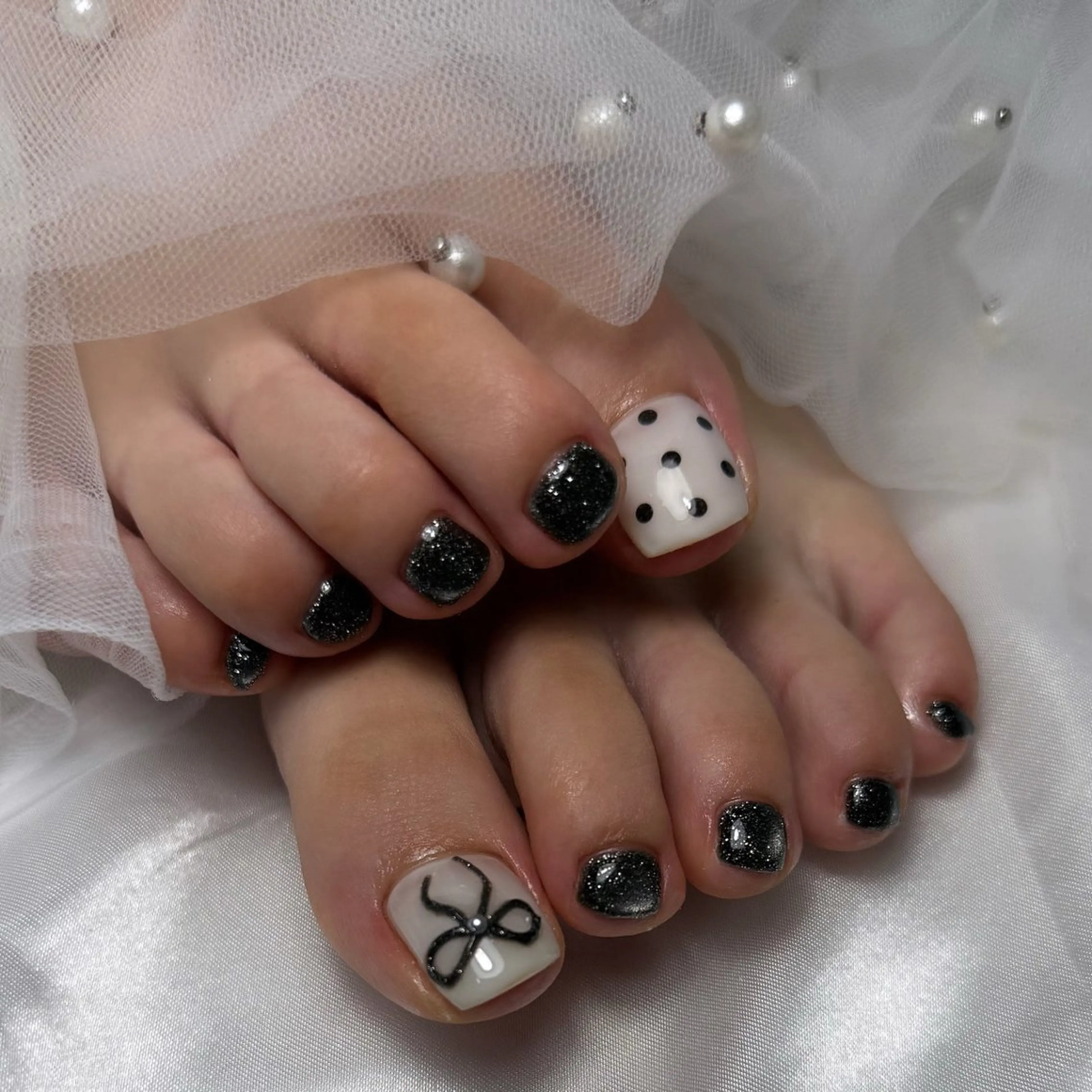 ネイル ドット リボン フットネイル andK nail salonのネイルデザイン
