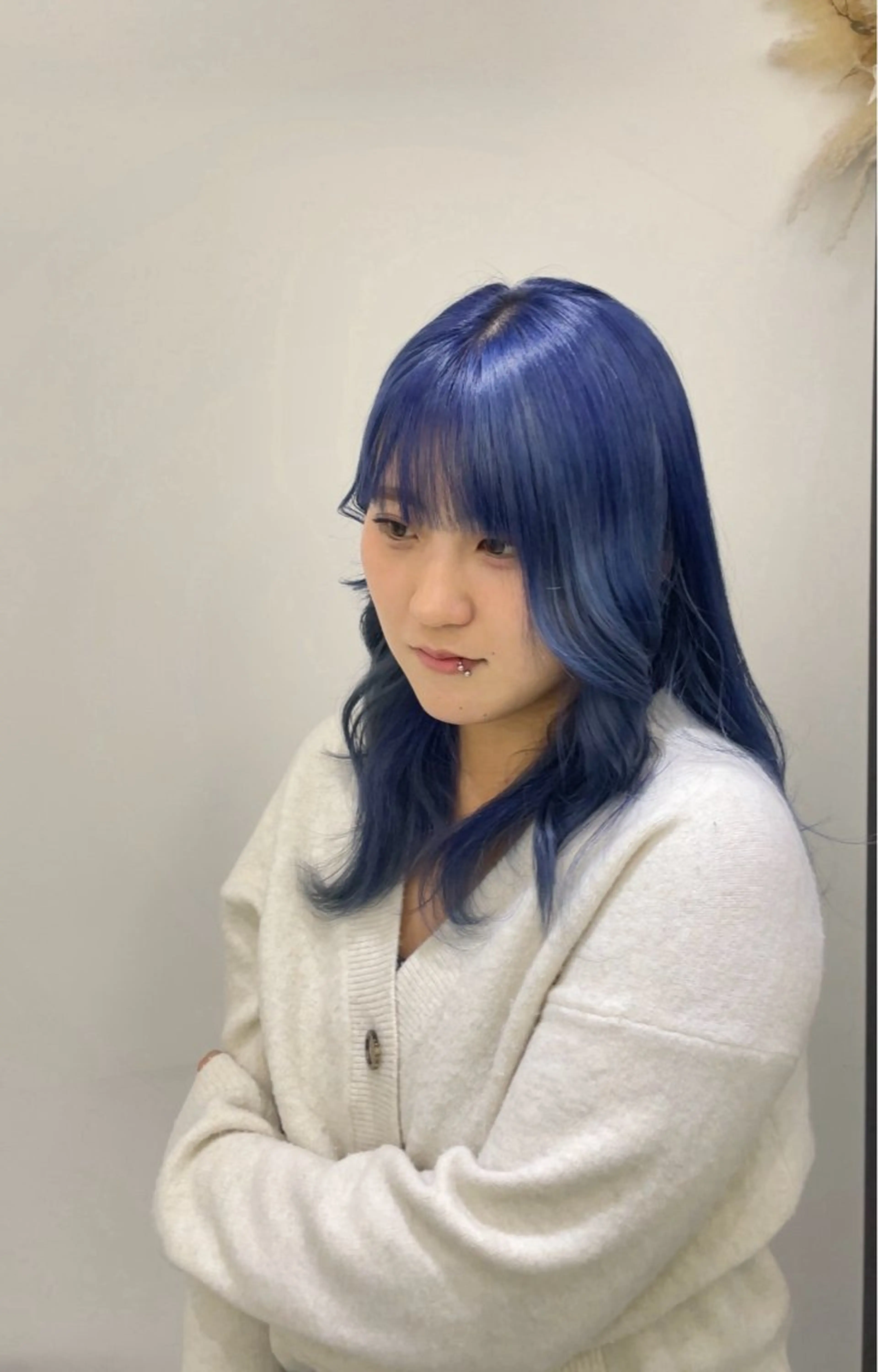 カラー ブルーカラー 透明感カラー ハイトーンカラー ヘアカラー 鈴木 ねねのヘアスタイル