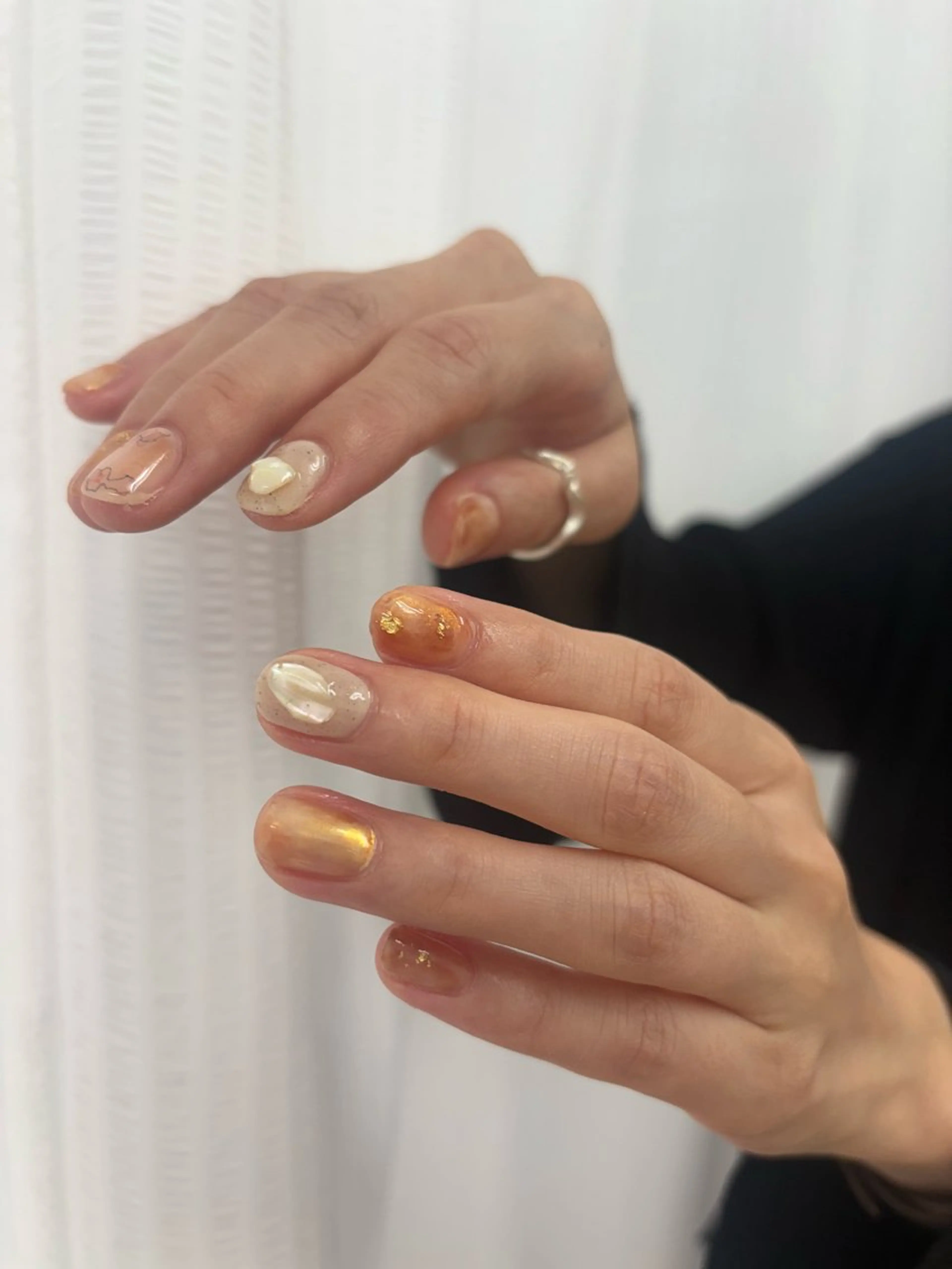 ネイル アートネイル チークネイル フットネイル キラキラネイル 韓国ネイル ハンドネイル younail所属・Younail 🍇のネイルデザイン