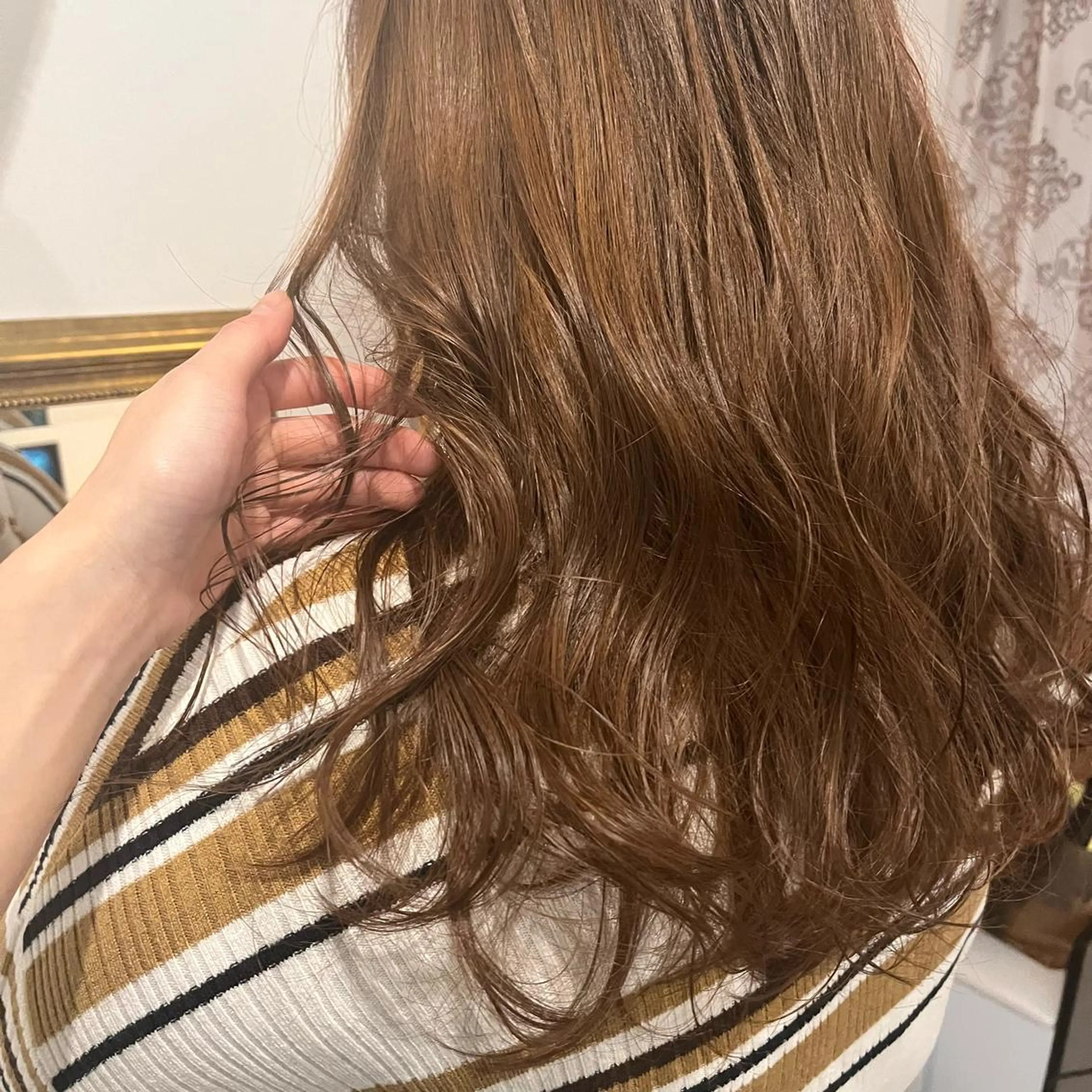 ロング ヘアアレンジ 韓国風ヘア ナチュラル暖色カラー 🤎 佐藤栞のヘアスタイル