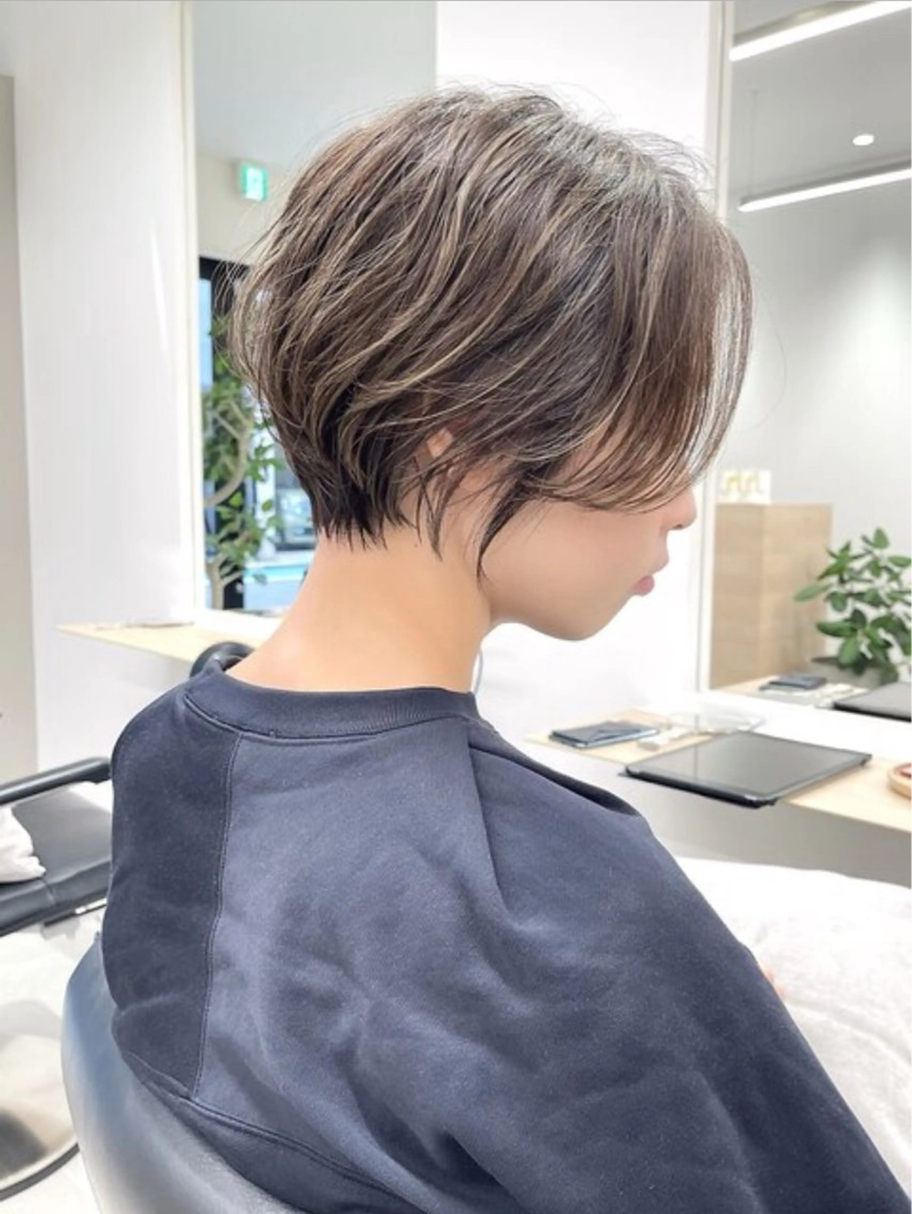 ショート 前下がりボブ ショートボブ ハンサムショート アッシュ アッシュグレー 🎀暖色カラー／ボブ 🎀MOMONAのヘアスタイル
