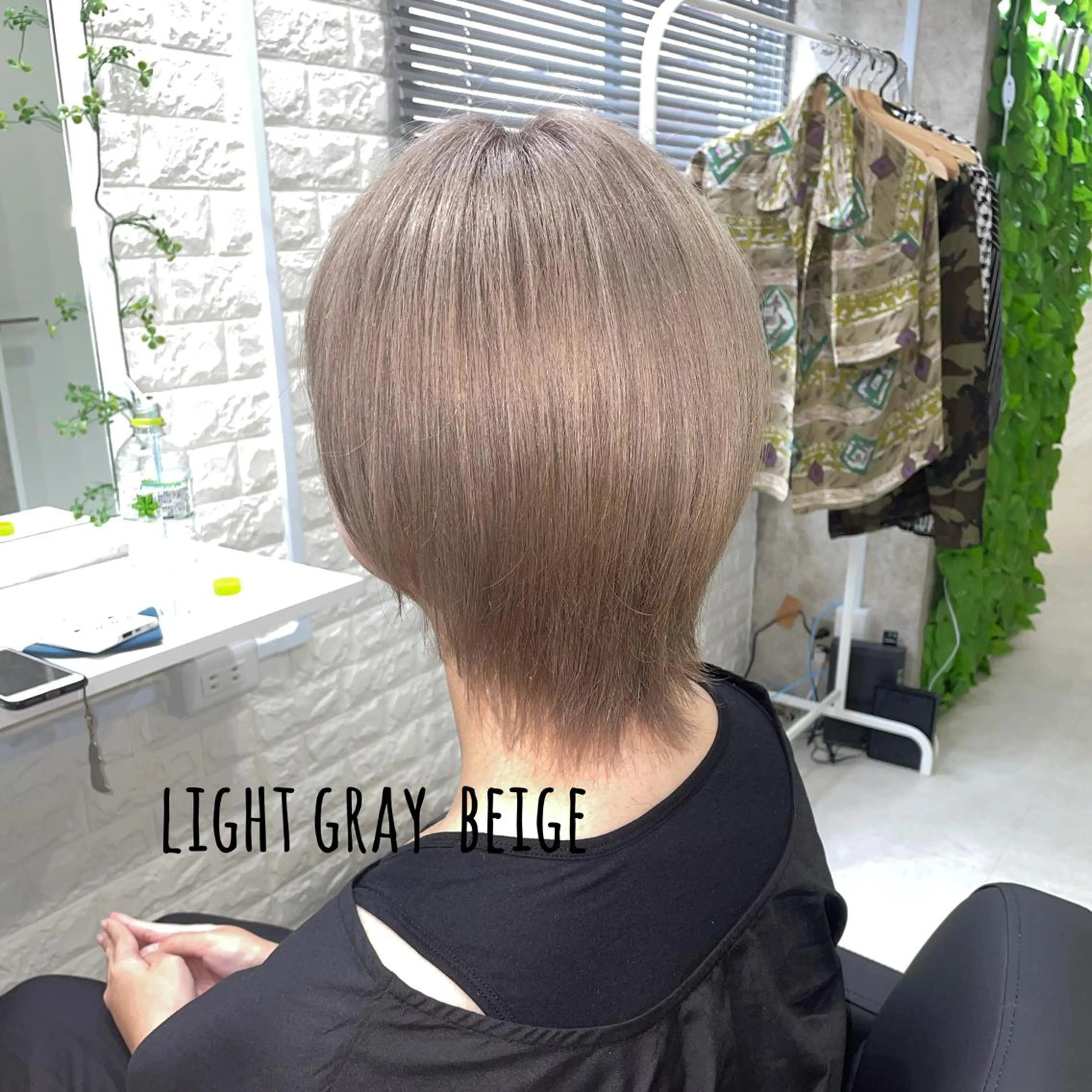 ショート カラー ベージュカラー ハイトーンカラー ショートヘア ヘアカラー トリートメント Nino（ニーノ）所属・にしき さんのヘアスタイル