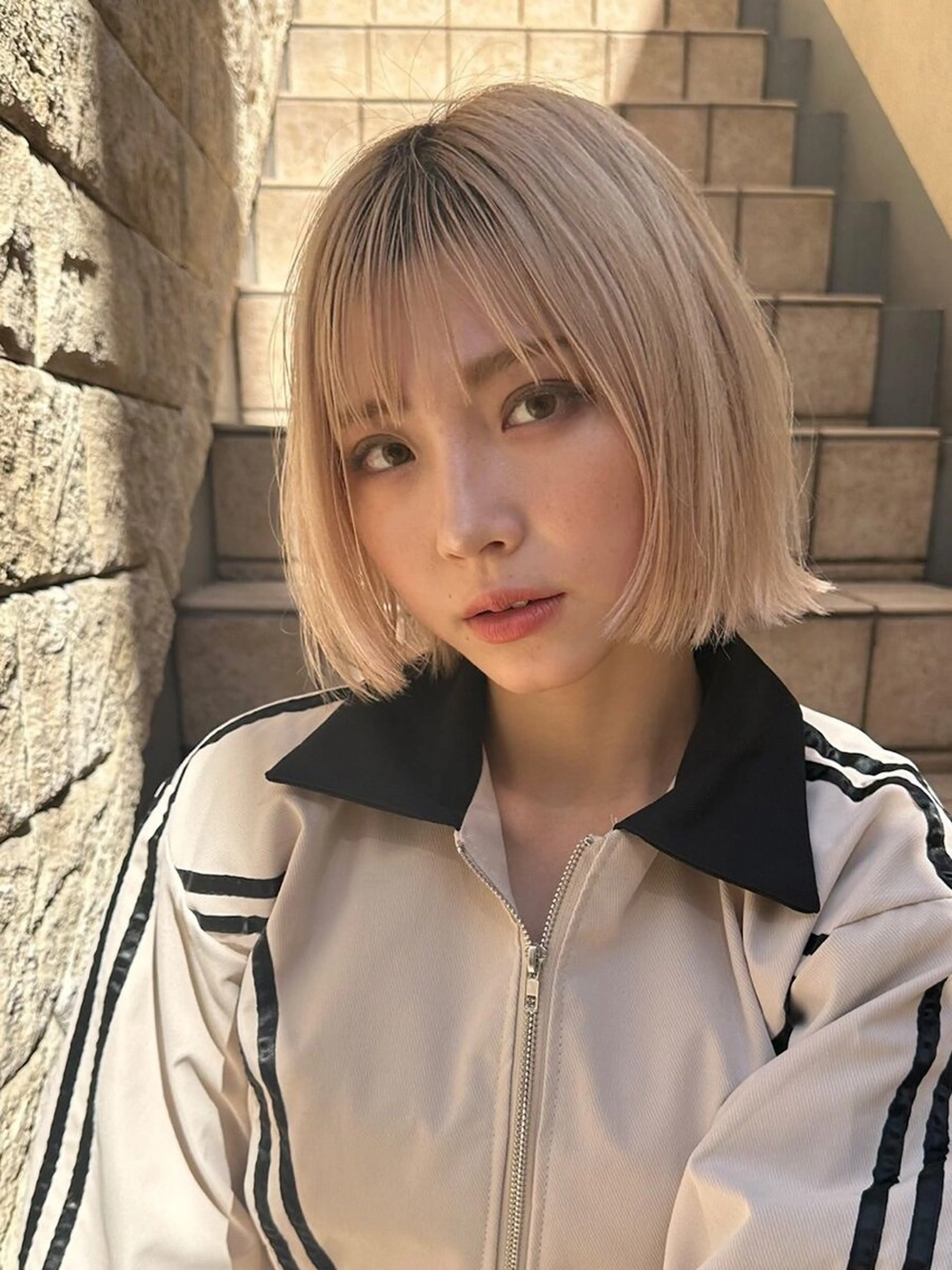 ショート カラー ブリーチ ダブルカラー ハイライトカラー インナーカラー ブリーチなしカラー アース 新越谷店💇‍♀️のヘアスタイル