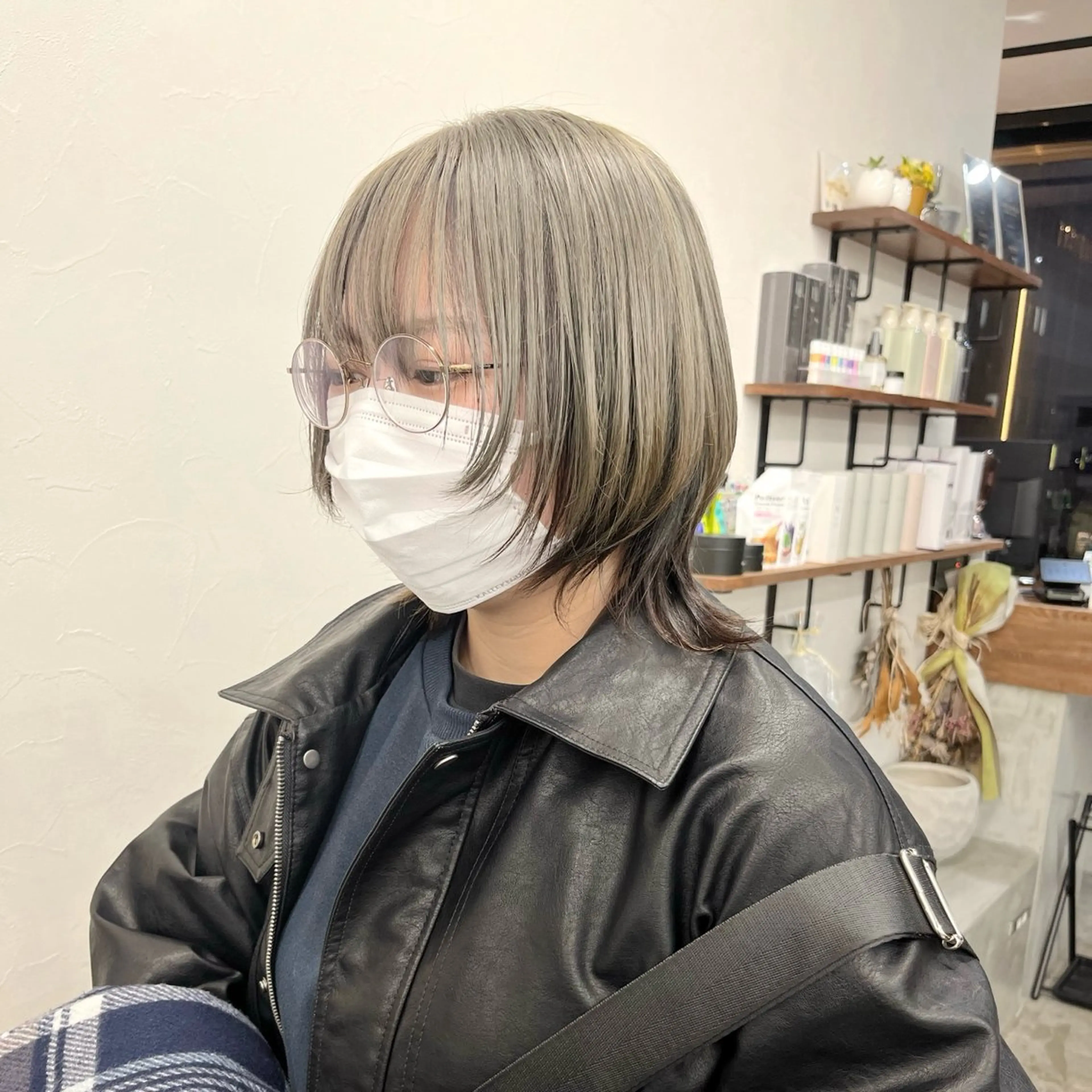 ショート カラー ブリーチ グレージュ ブリーチなしカラー ボブ 髪質改善 カット ヘアカラー トリートメント 朝がちょっと楽しくな るshort･bobのヘアスタイル
