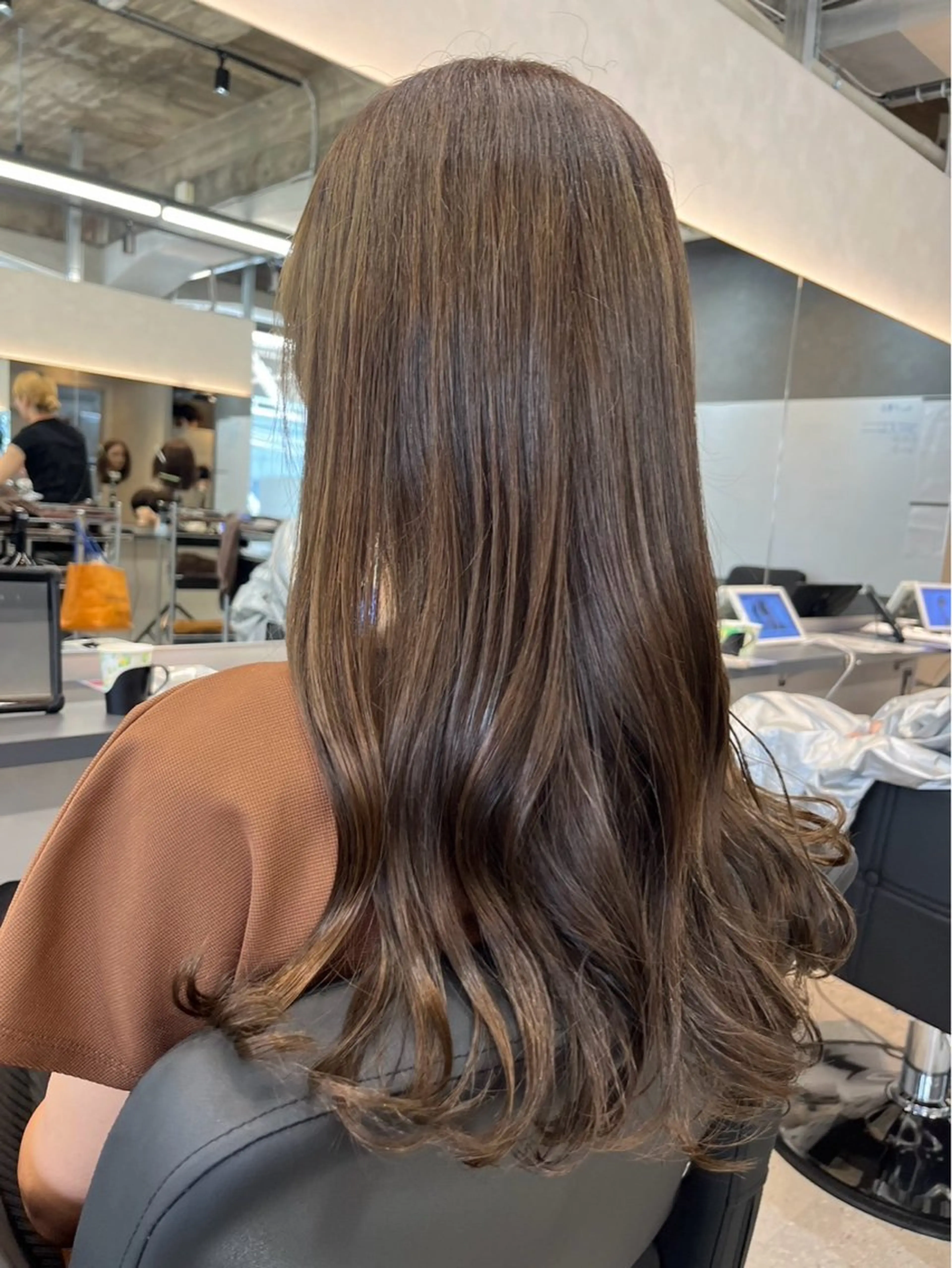 カラー 鈴木 菜々のヘアスタイル