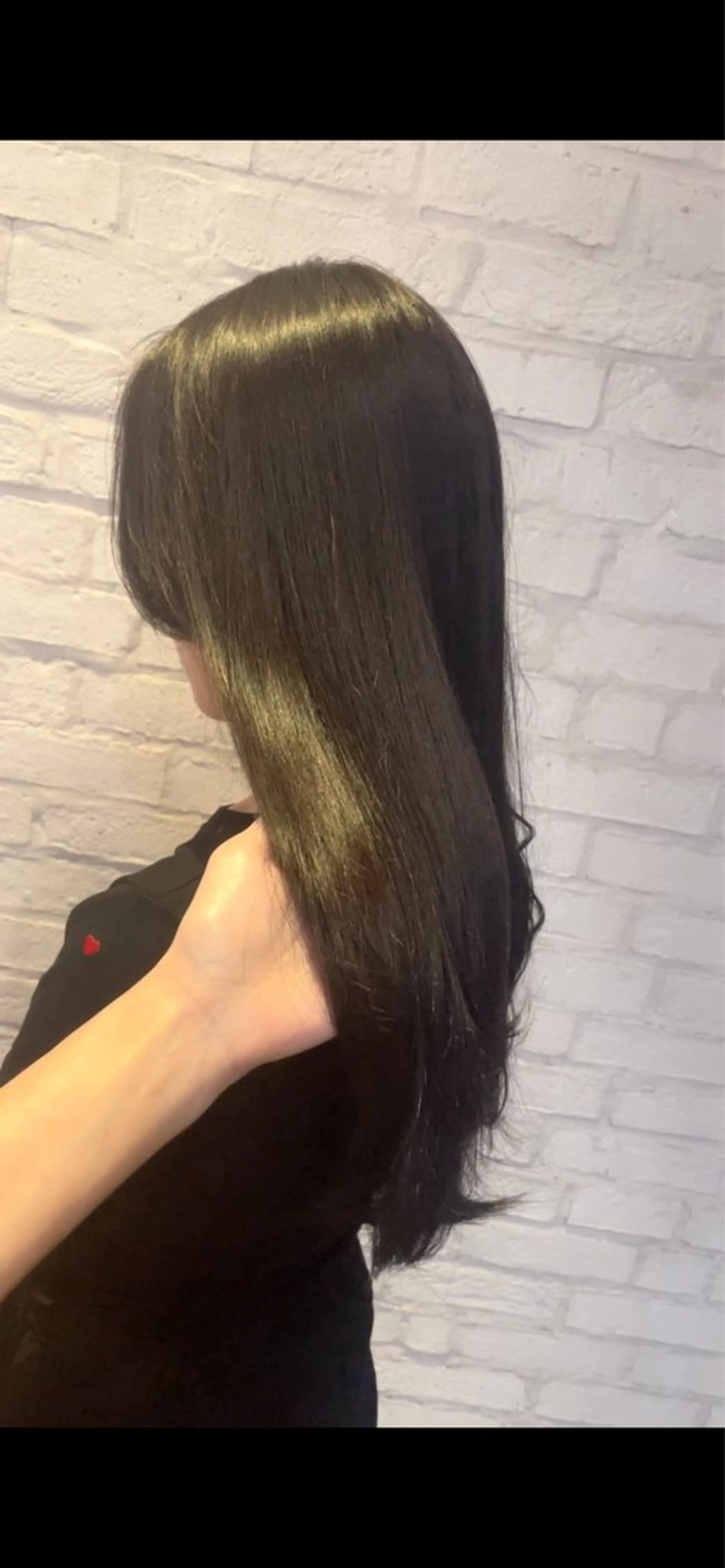 ロング カラー 黒髪 ブリーチ ブルーカラー ブルーブラック グレージュ カット ヘアカラー トリートメント BEBE所属・ご新規様限定 透明感カラーKANAのヘアスタイル