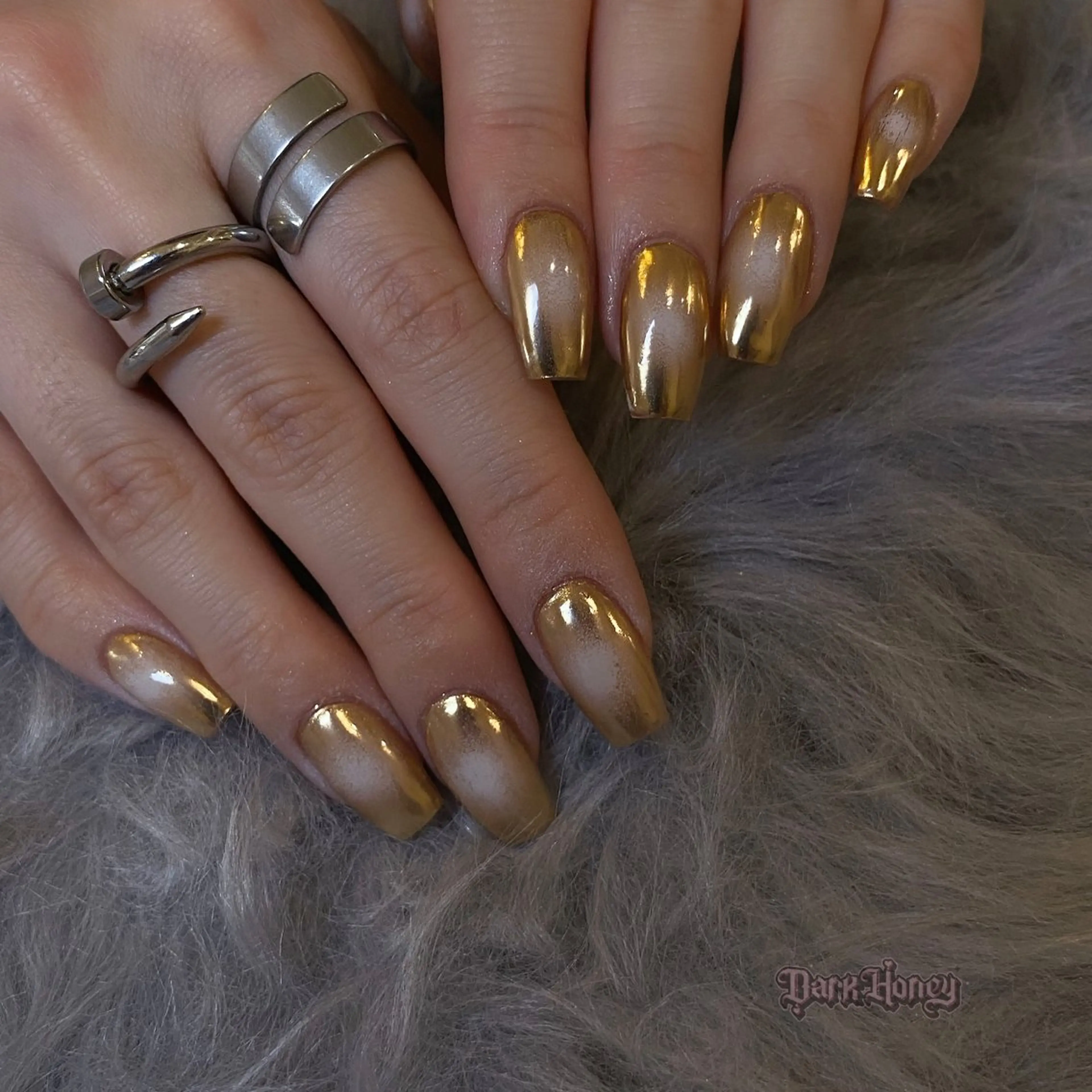 ネイル Dark Honey Susuのネイルデザイン