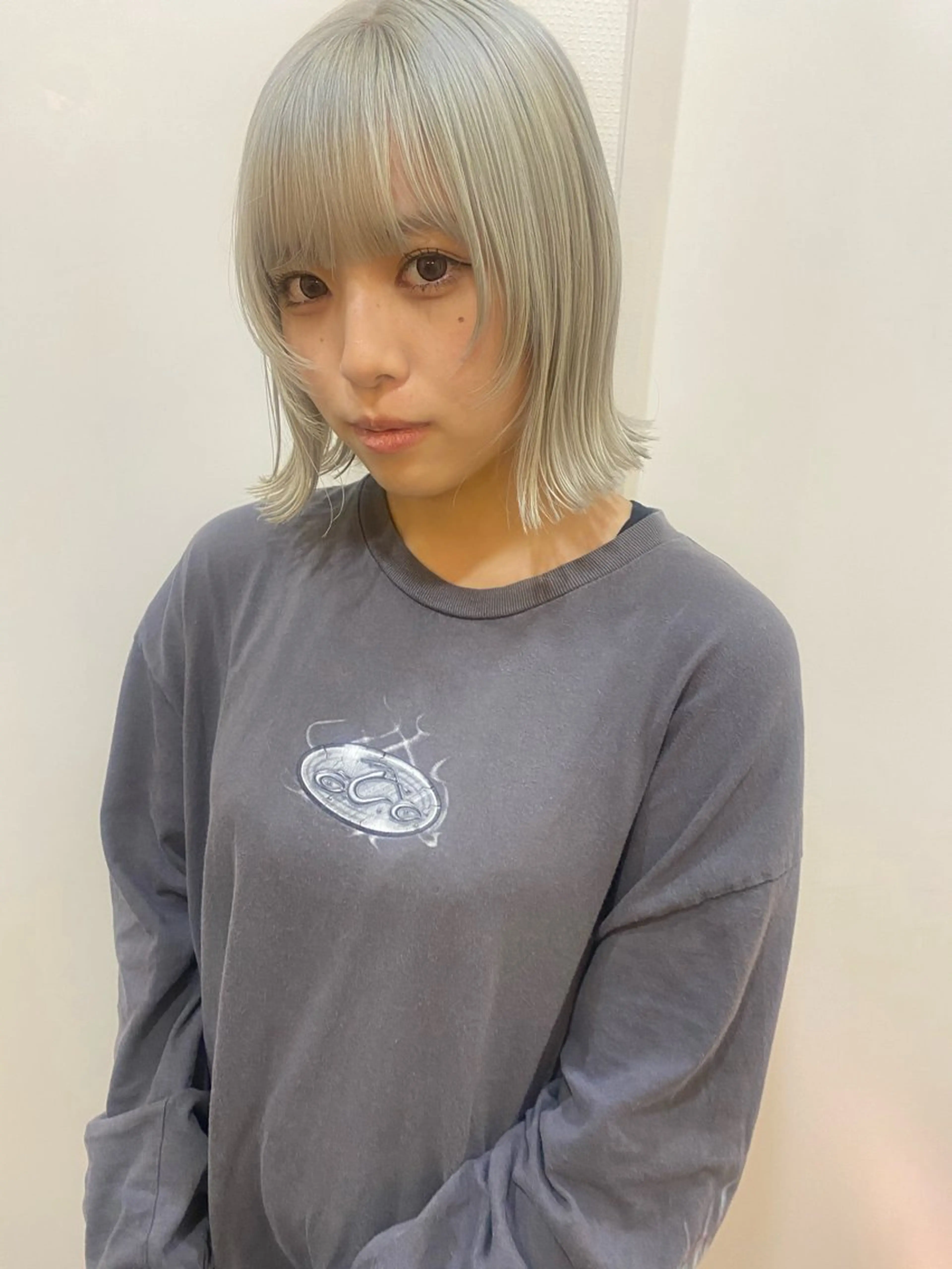 ミディアム 切りっぱなしボブ ボブ 顔まわりレイヤー 顔周りカット レイヤーカット アトム/ウルフ パーマ/レイヤーのヘアスタイル