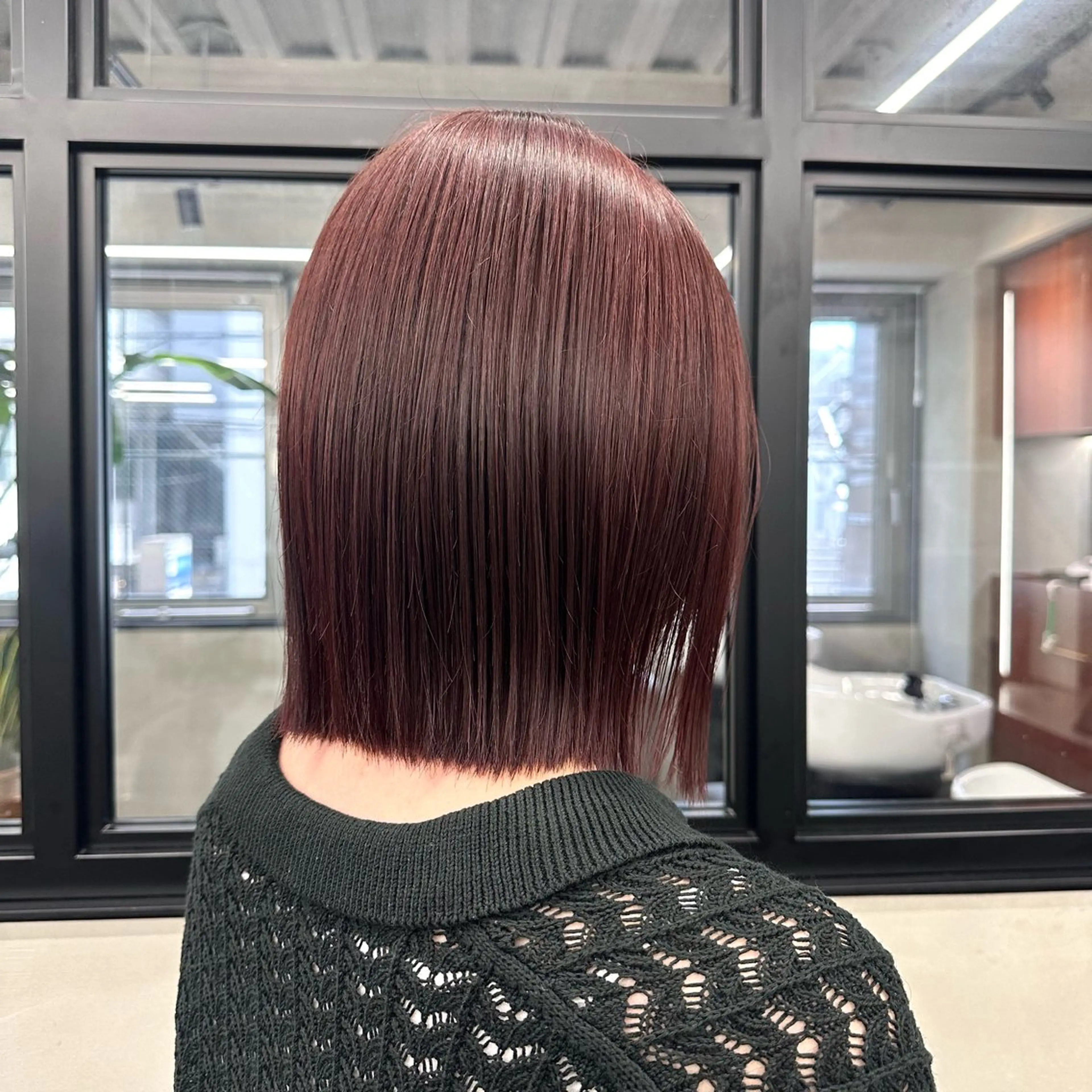 ショート カラー ヘアカラー センターパート フェザー/ニュアンスのヘアスタイル