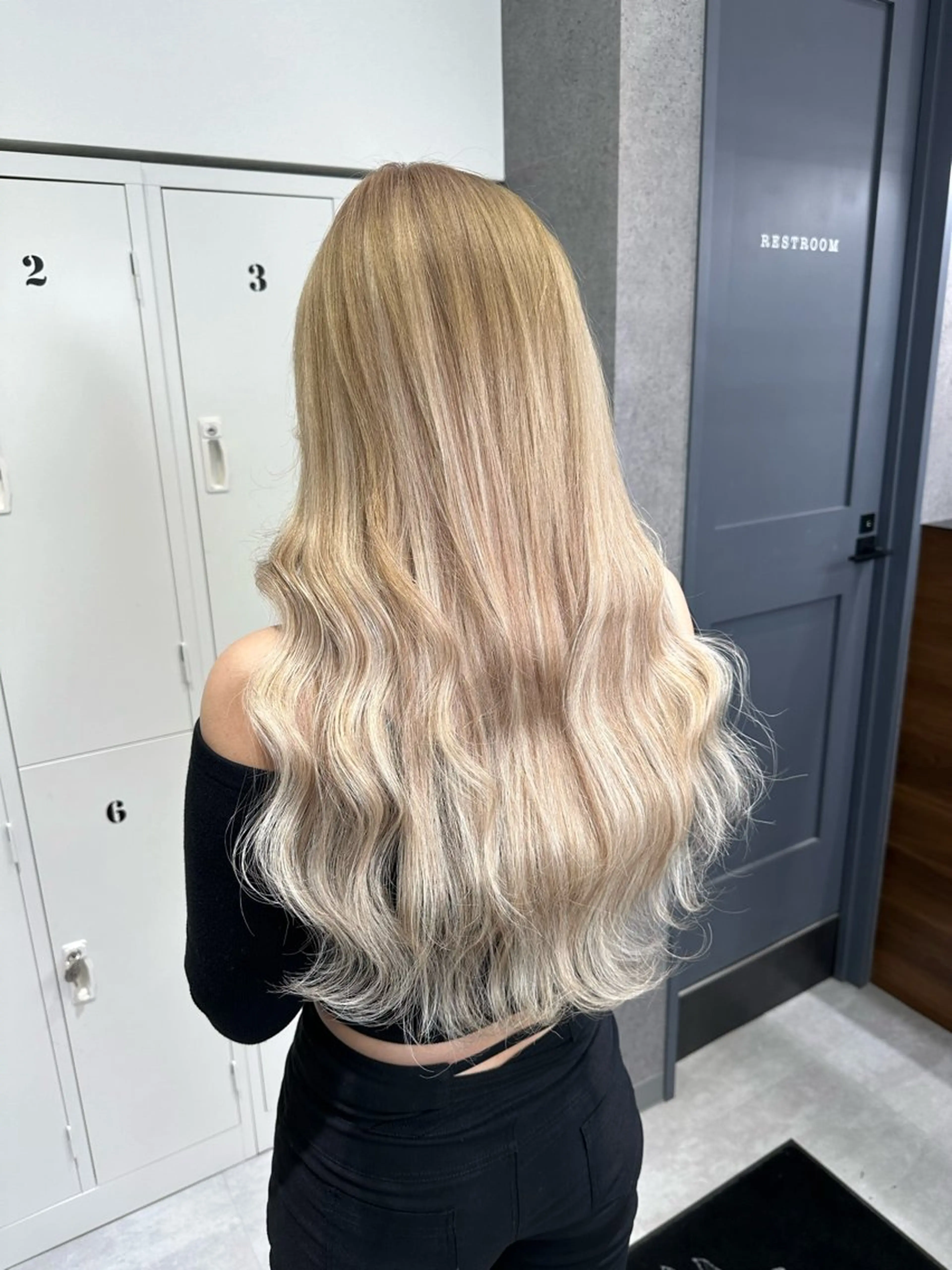 ロング カラー ベージュカラー ブリーチ ブロンド ブロンドベージュ ケアブリーチ ヘアカラー エクステ 池袋🧡ダブルカラー /馴染ませエクステのヘアスタイル