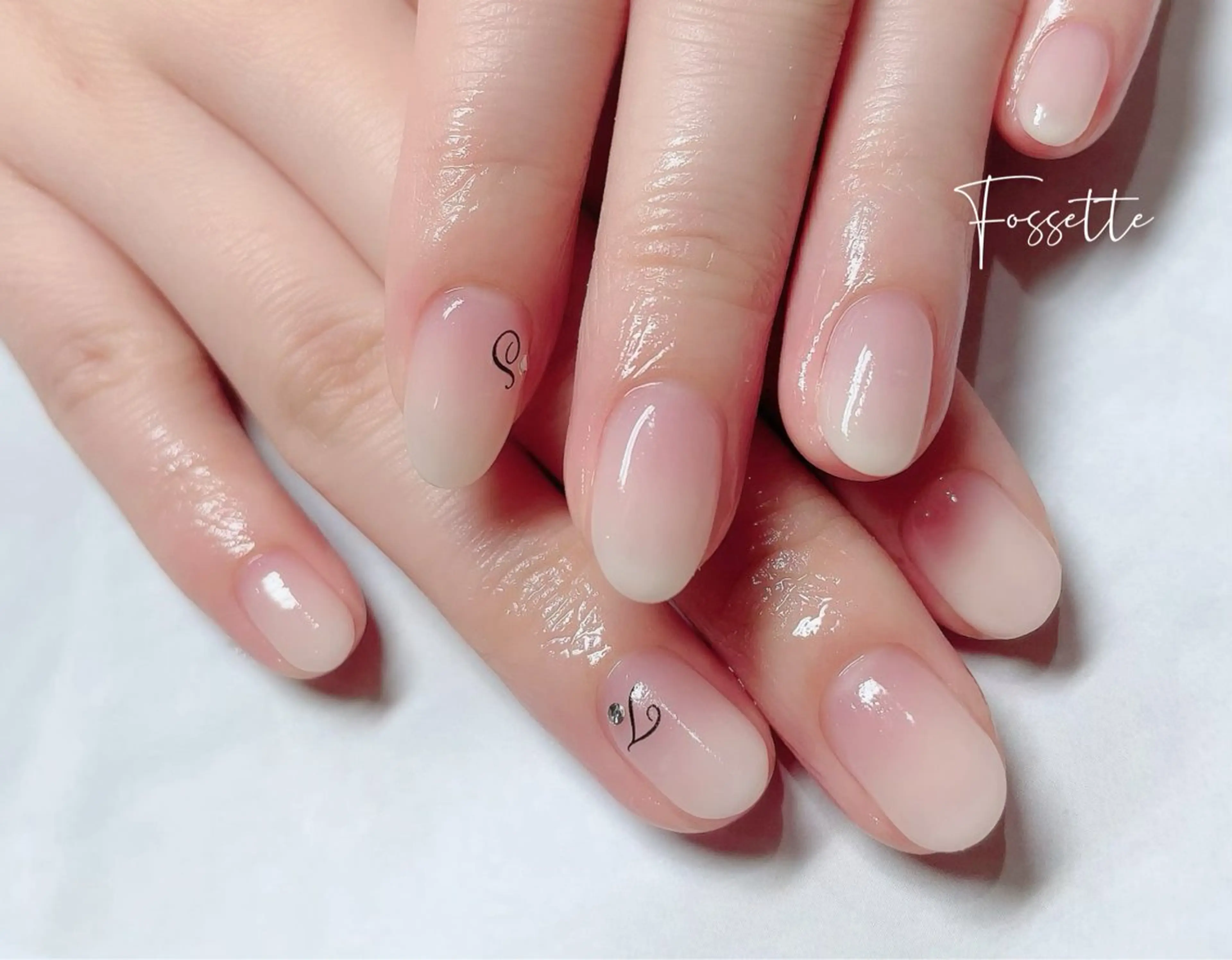 ネイル クリアネイル グラデーション オフィスネイル シンプルネイル ホワイト nailsalon Fossetteのネイルデザイン