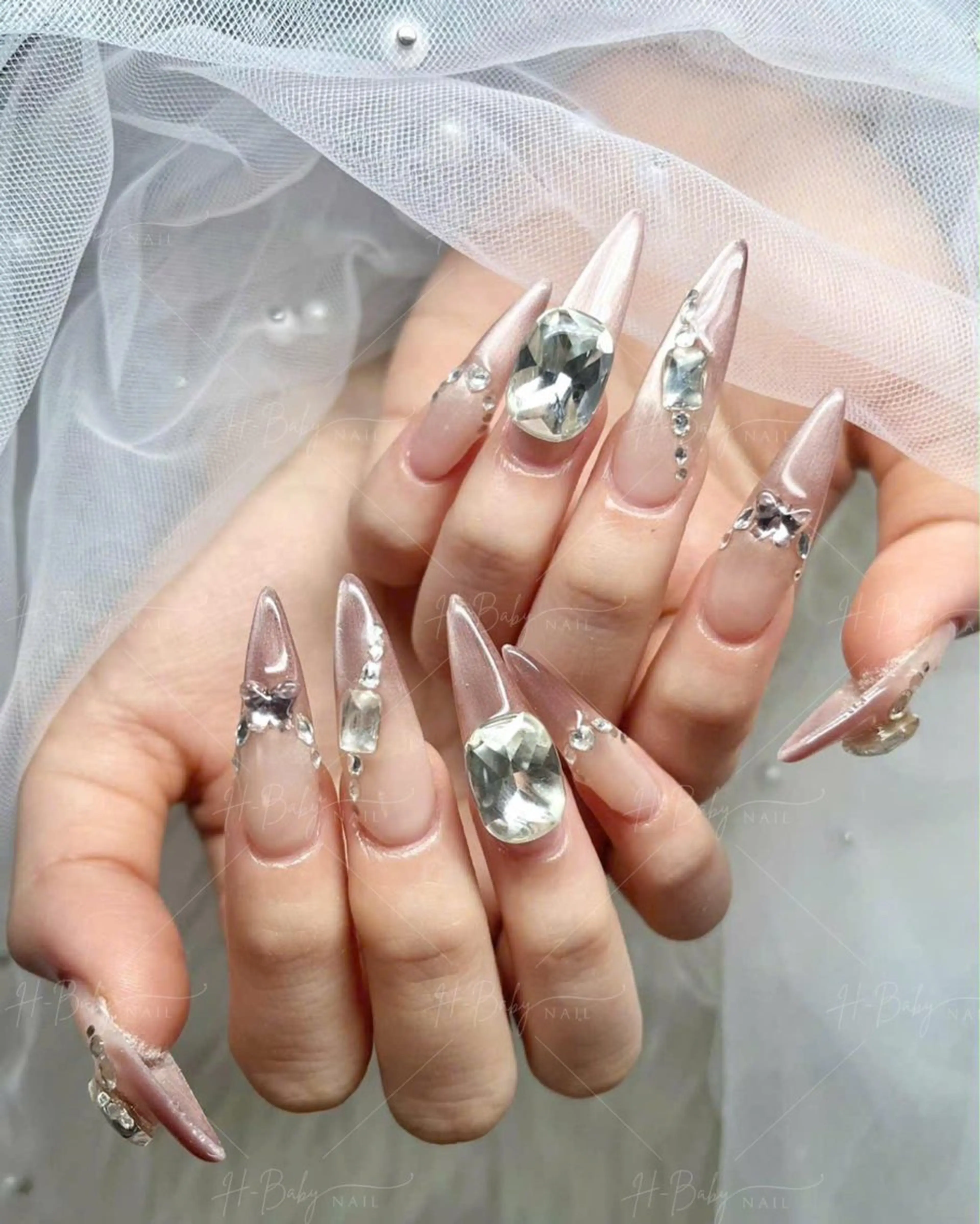ネイル フレンチネイル ジェルネイル ガラスフレンチ ハロウィン ハート H.baby nail所属・H.baby Nail Salonのネイルデザイン
