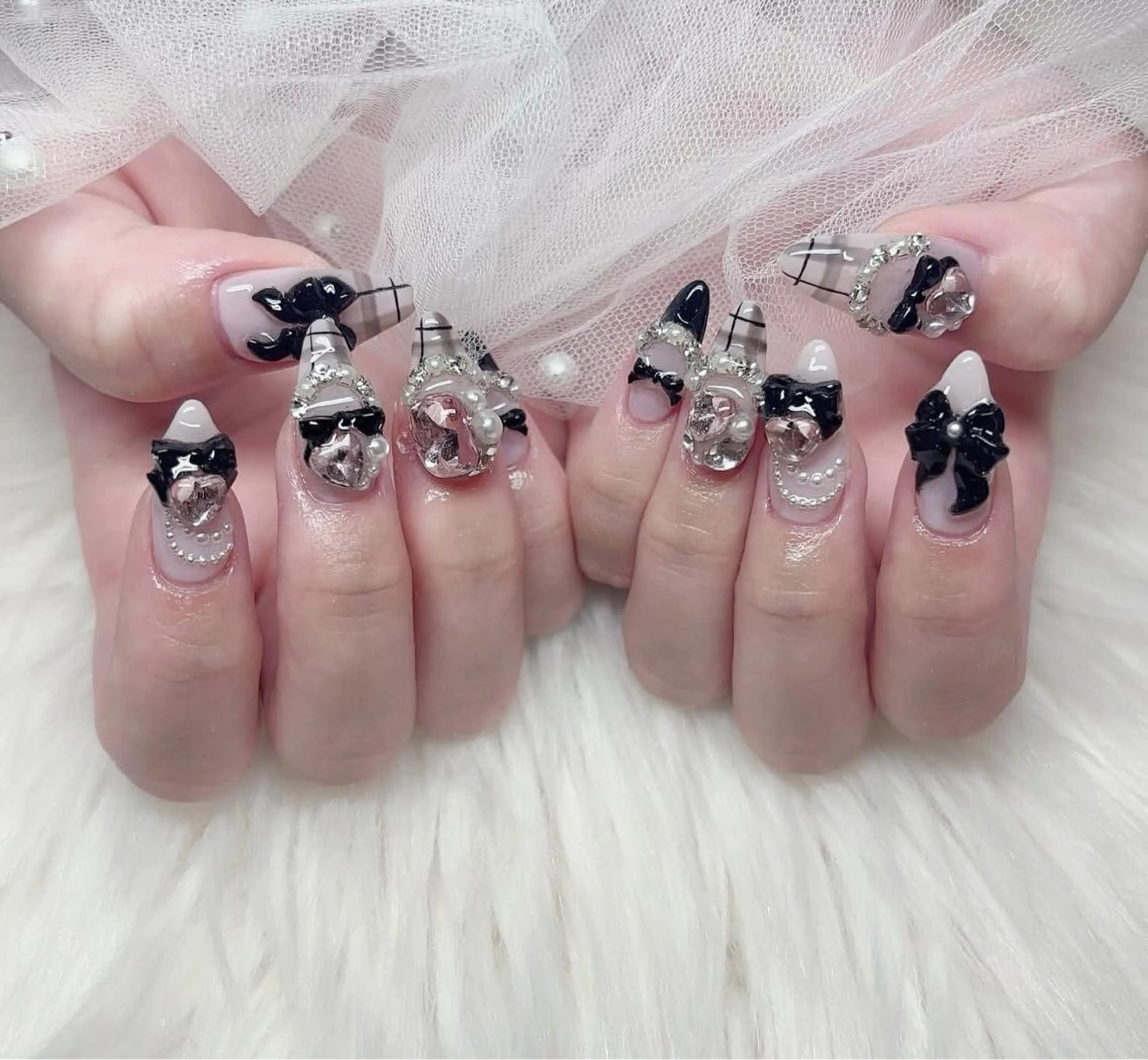 ネイル オーロラネイル クリアネイル フラッシュネイル ジェルネイル グラデーション ハンドネイル Amee Nailsalonのネイルデザイン