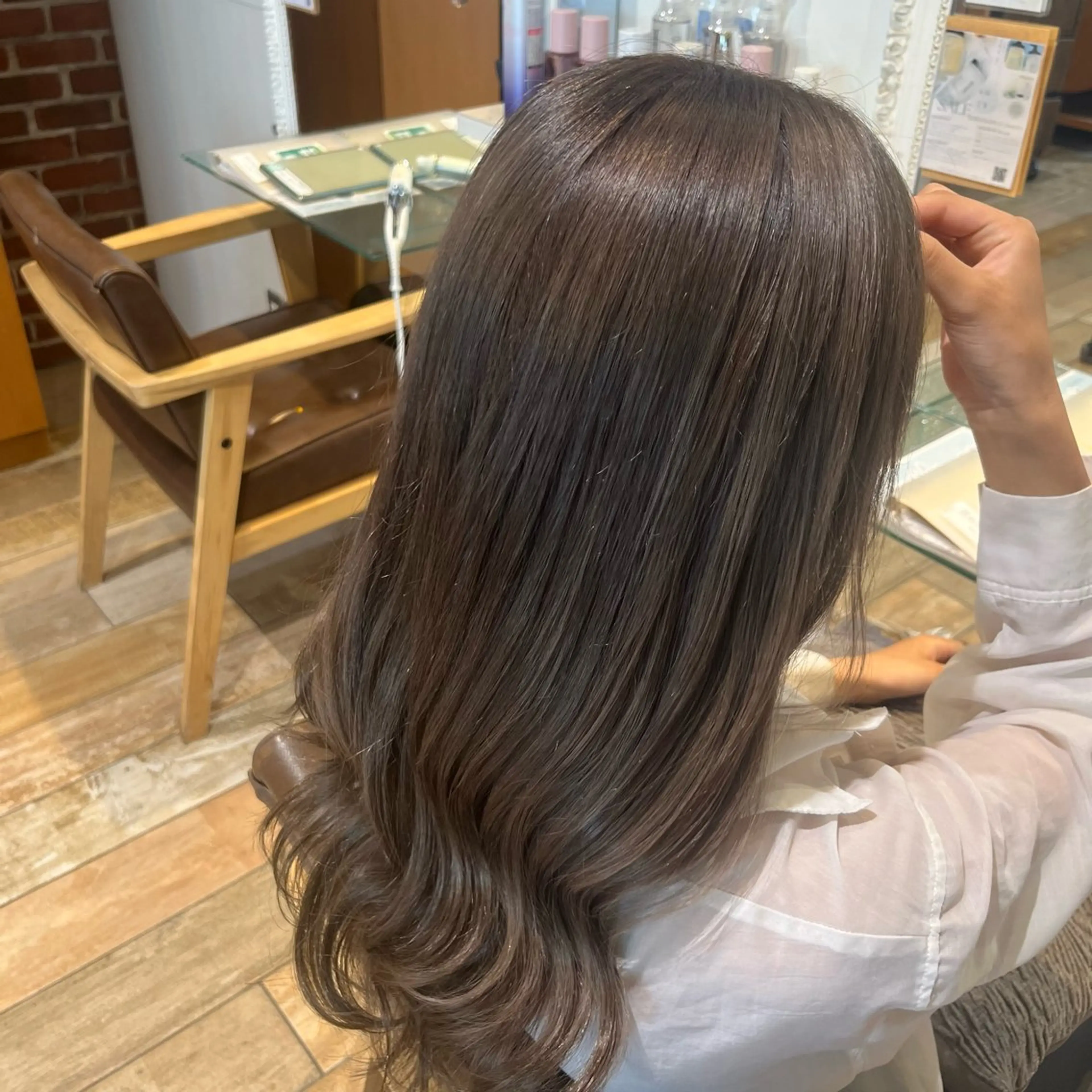 カラー 田村 汐織のヘアスタイル