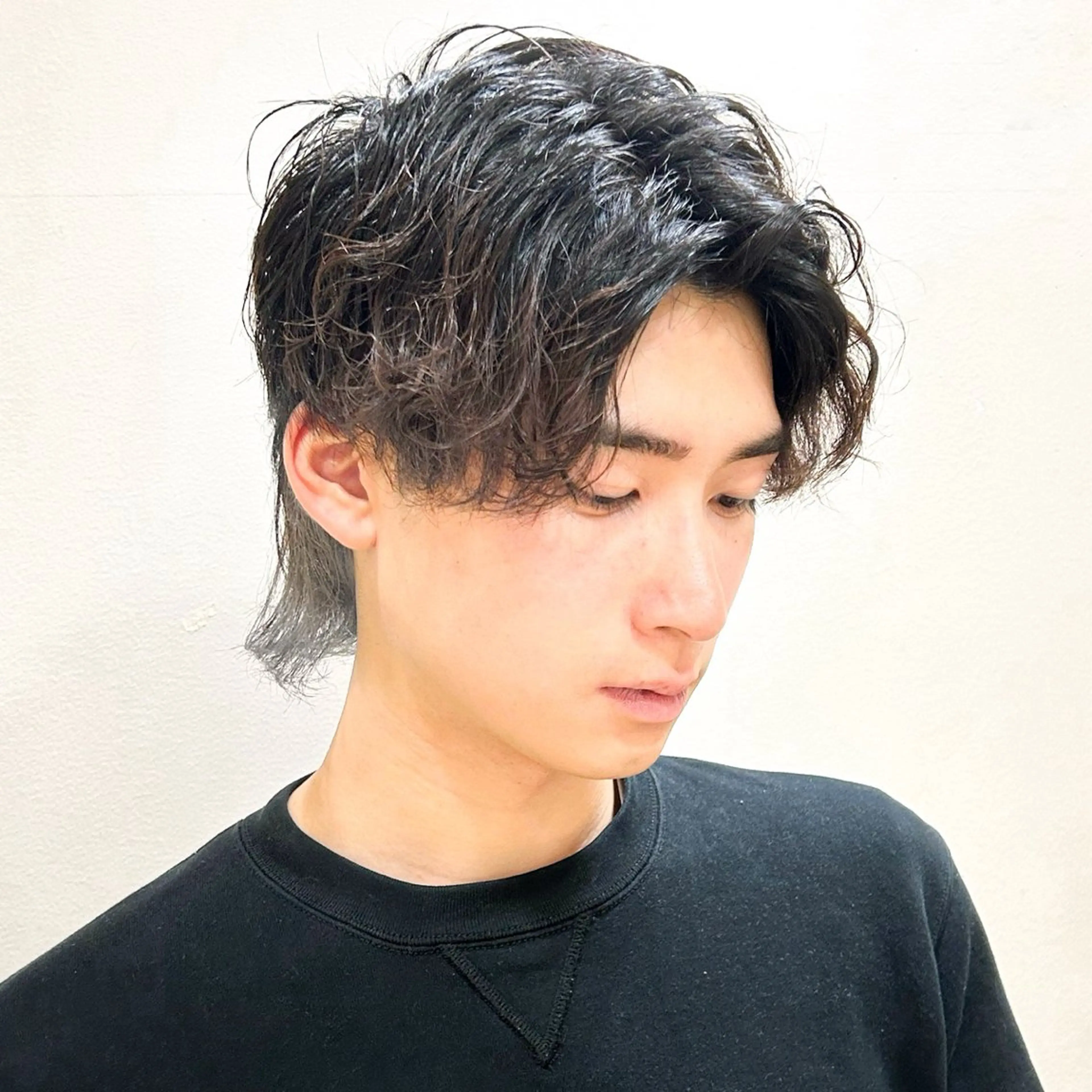 ショート カラー パーマ メンズ センターパート メンズ韓国風 メンズパーマ 韓国風ヘア スパイラルパーマ カット パーマ トリートメント デザインカラー/ 推しの配色　肥後のヘアスタイル