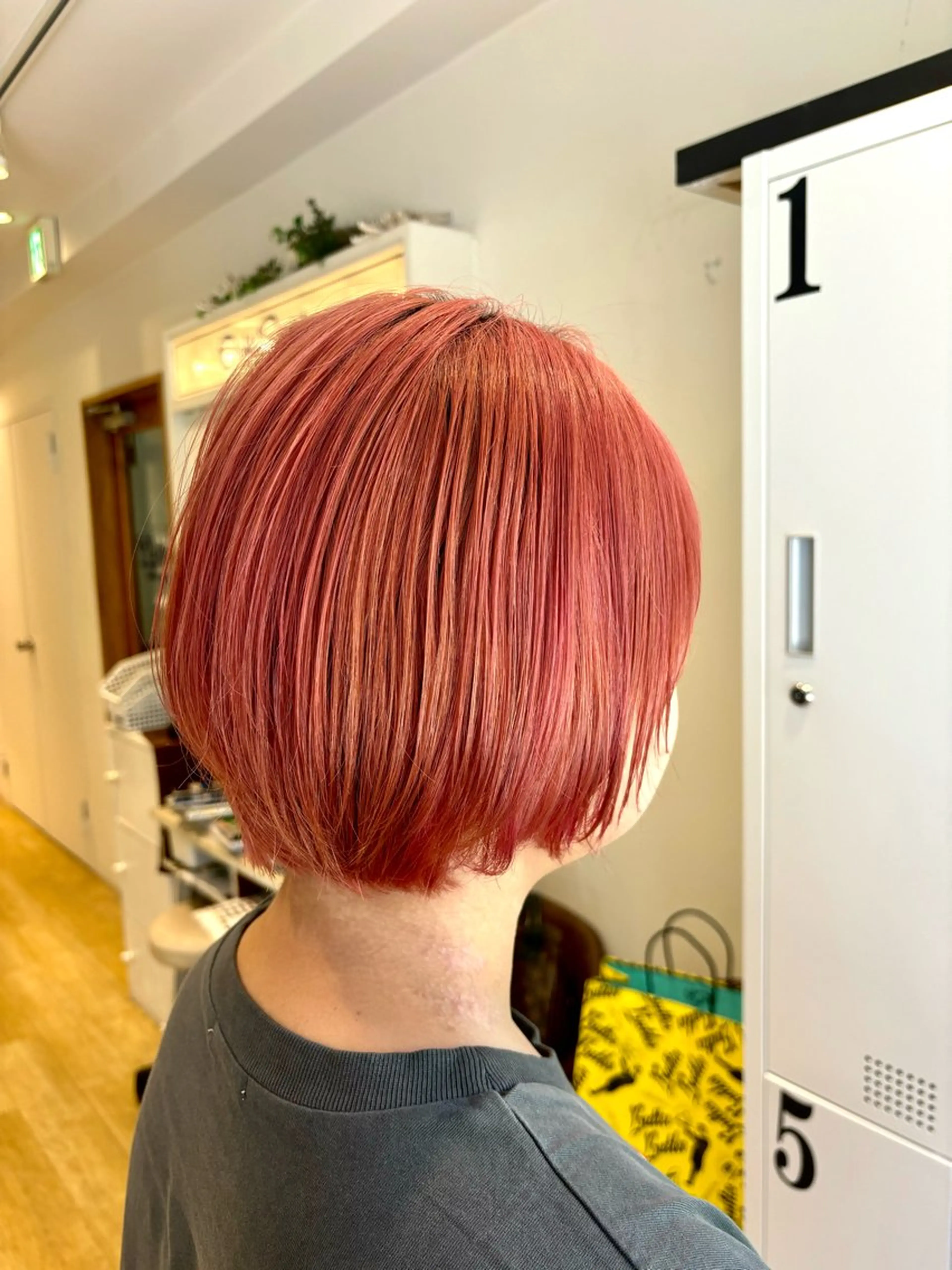 ショート カラー 新宿　副店長 新井彩斗のヘアスタイル