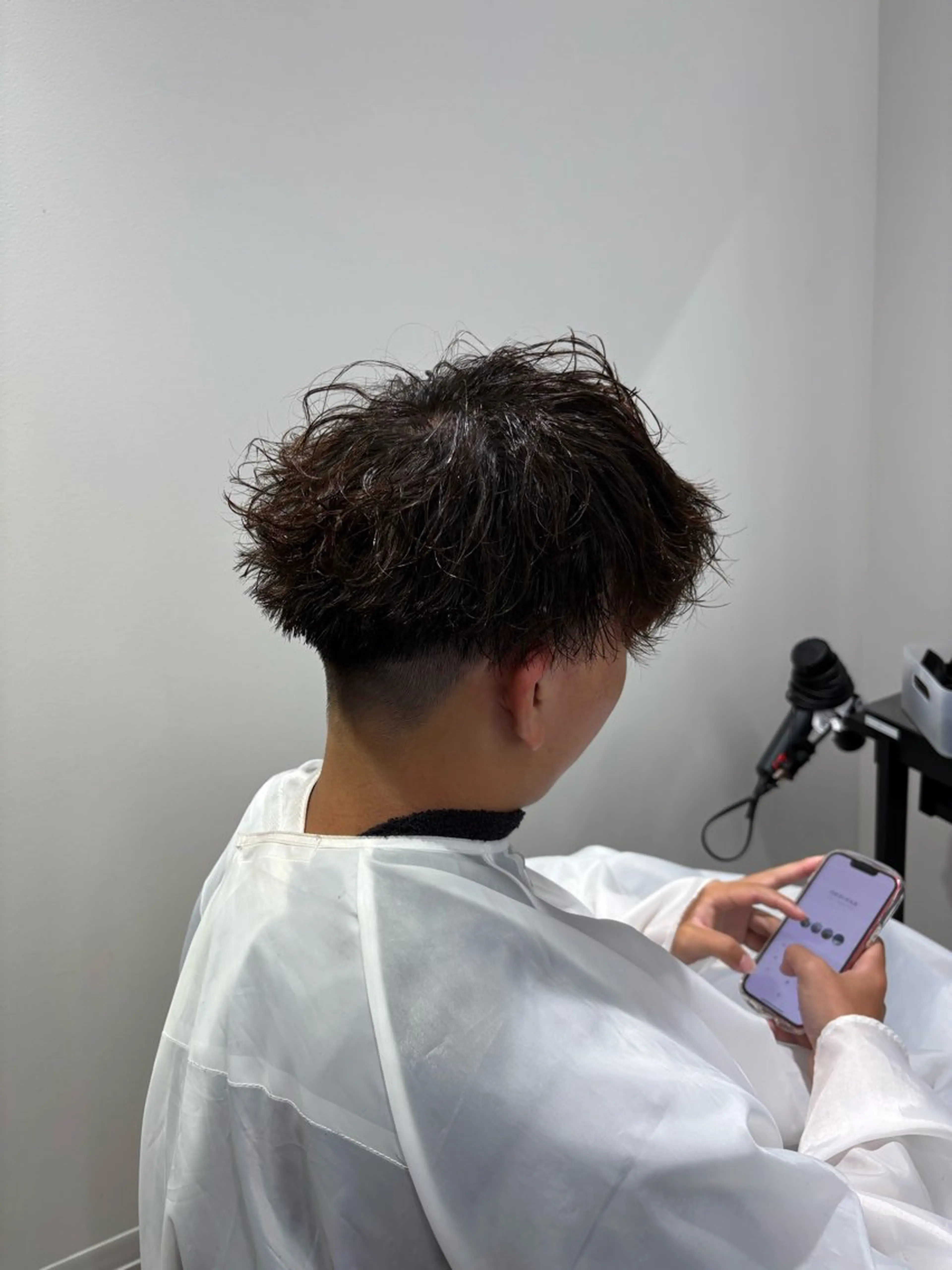 ショート パーマ メンズ カット パーマ 韓国ヘア暗髪 ダブルカラーメンズ可のヘアスタイル
