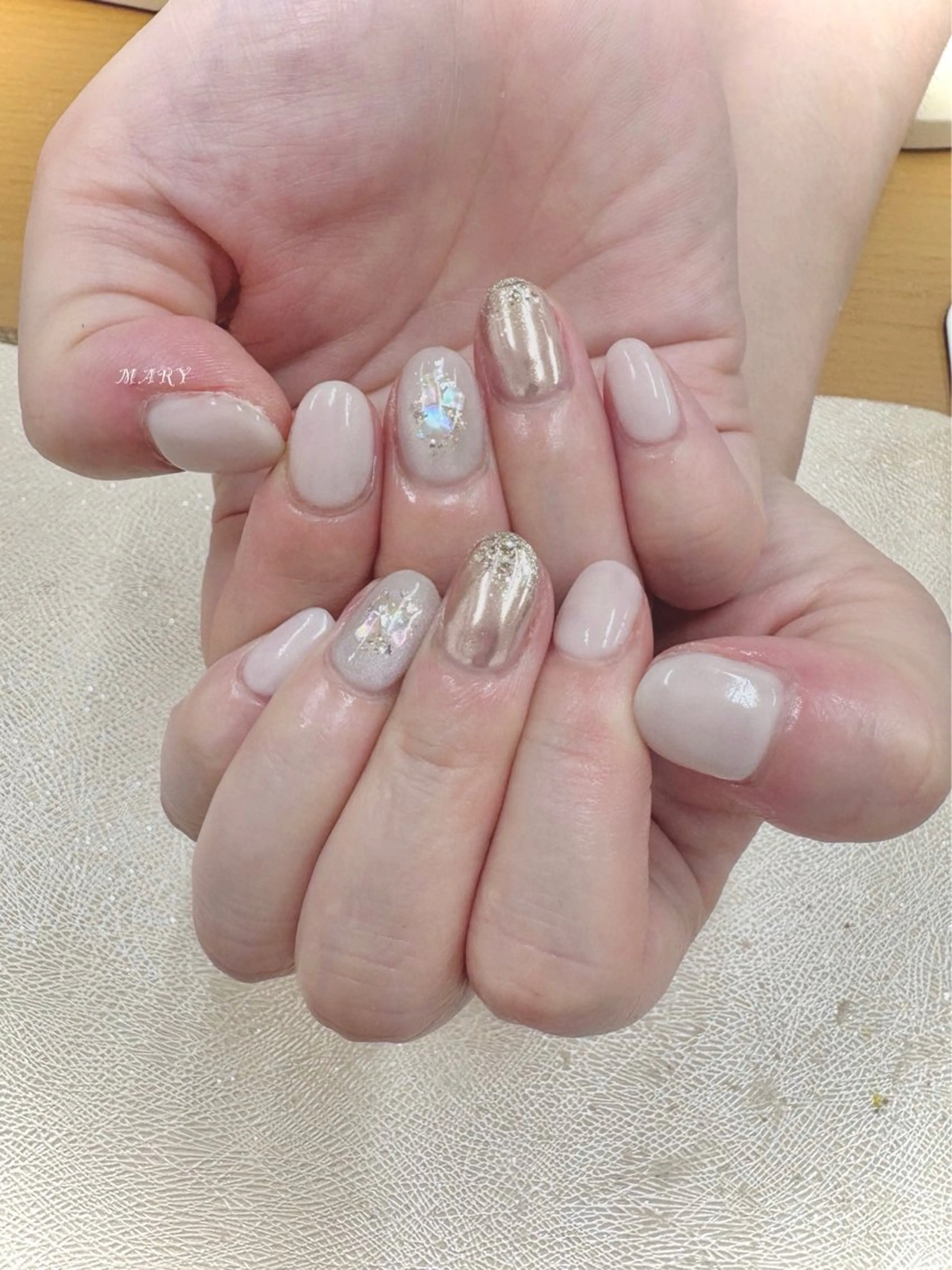 ネイル マグネットネイル ミラーネイル ニュアンスネイル ワンカラーネイル ホワイト ハンドネイル Mary nail所属・Mary nail .narumiのネイルデザイン