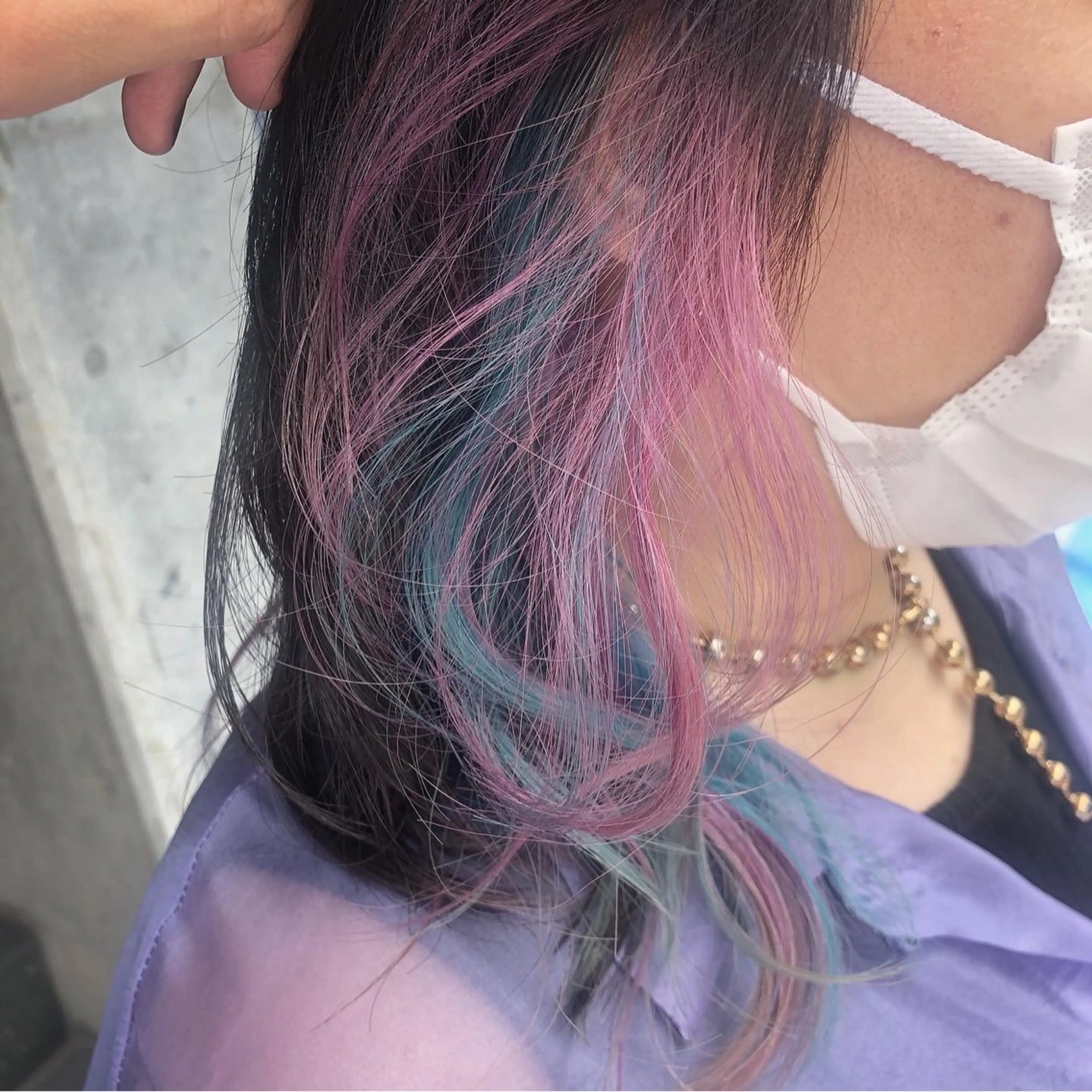 ミディアム カラー ブリーチ イヤリングカラー ユニコーンカラー カット ヘアカラー トリートメント 原宿サロン代表 デザインカラー伊藤卓のヘアスタイル
