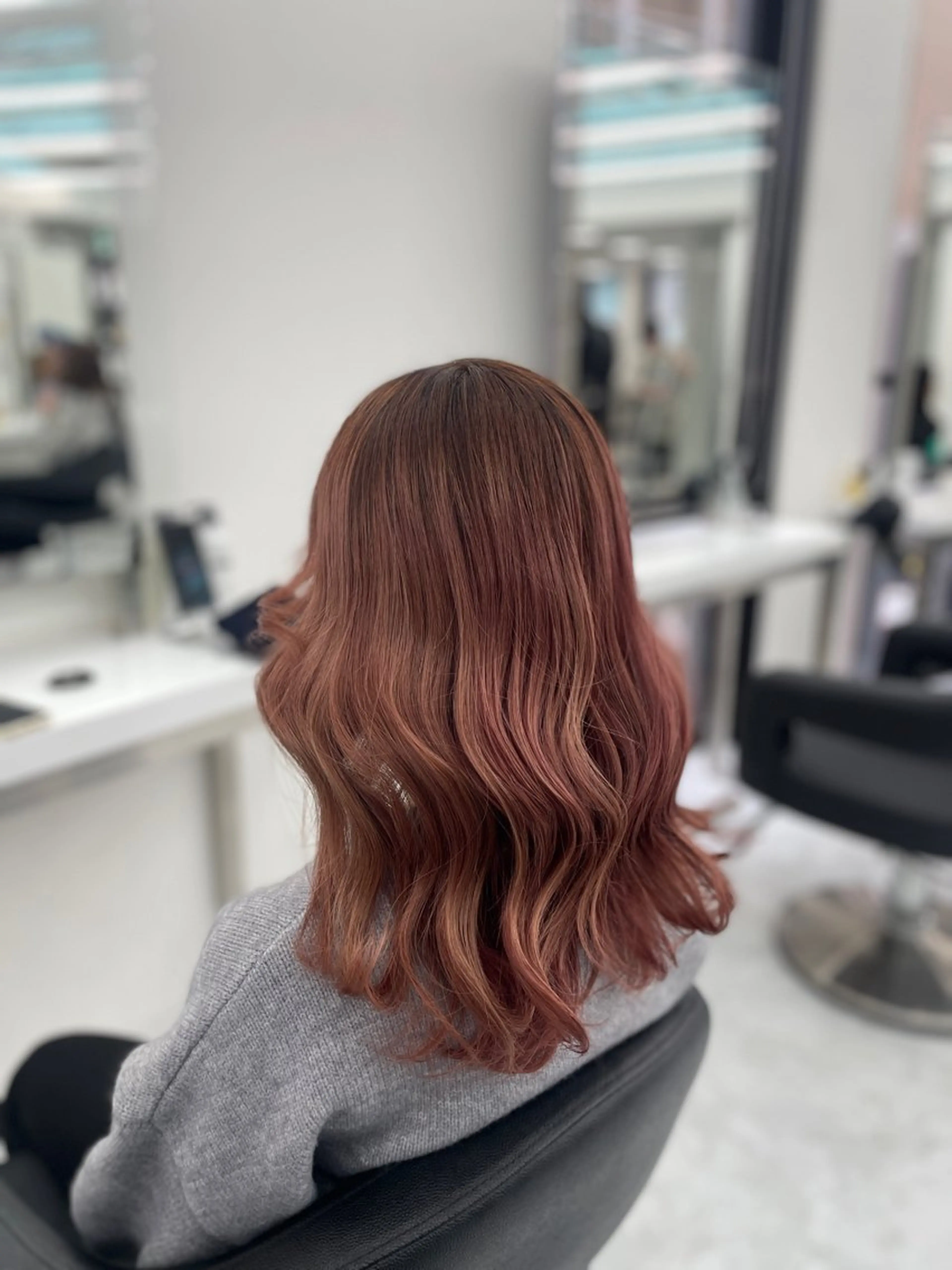 ロング ピンクブラウン ヘアカラー 大人上品🤍明るめ ベージュ🤍REOのヘアスタイル