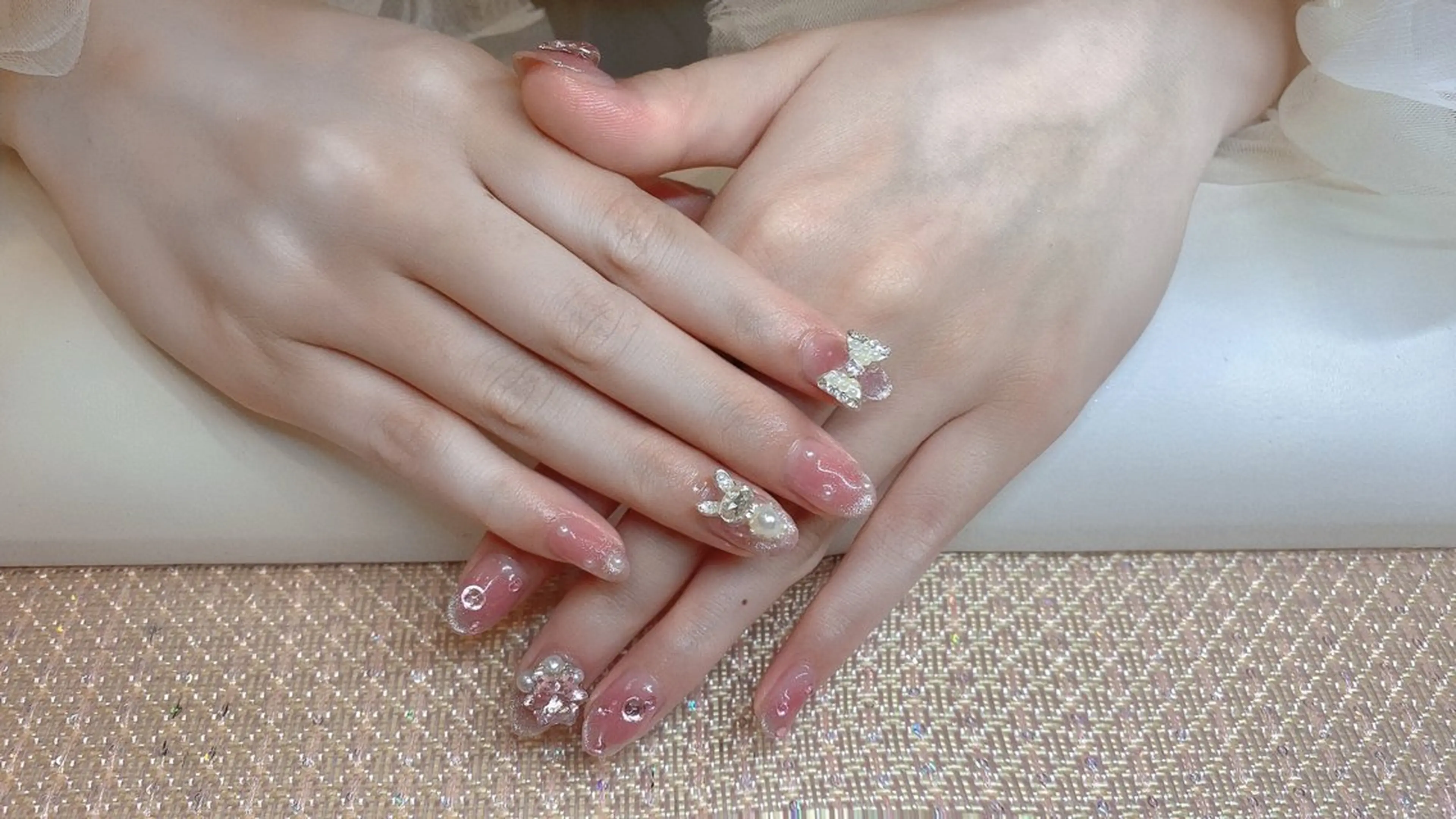 ネイル ジェルネイル ハート 韓国ネイル ニュアンスネイル パラジェル Niko nailサロンのネイルデザイン