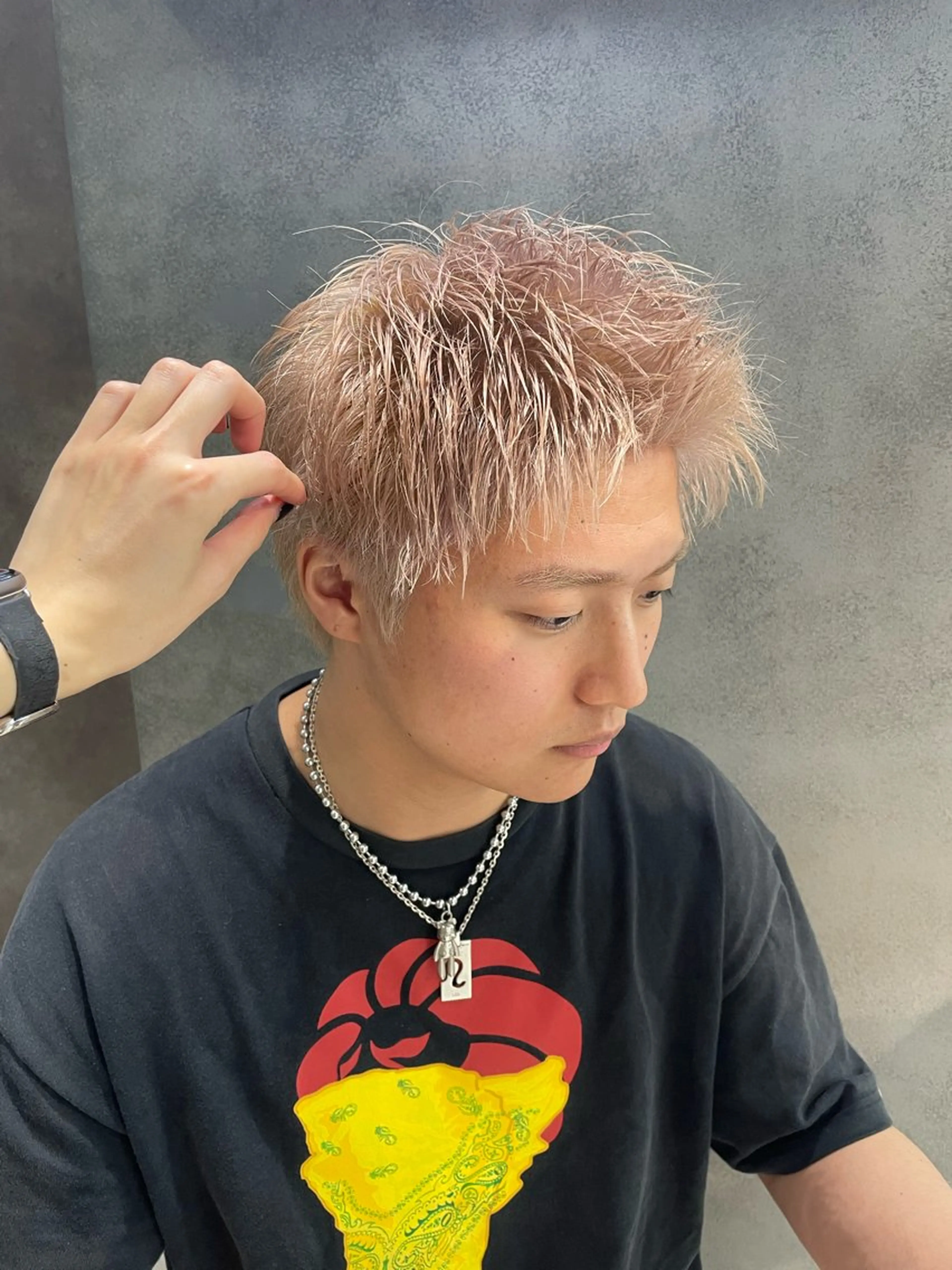 カラー メンズ メンズブリーチ スパイキーショート ベージュカラー ブリーチ ホワイトベージュ EXCIA 表参道所属・メンズ縮毛矯正 メンズカット/タカラのヘアスタイル