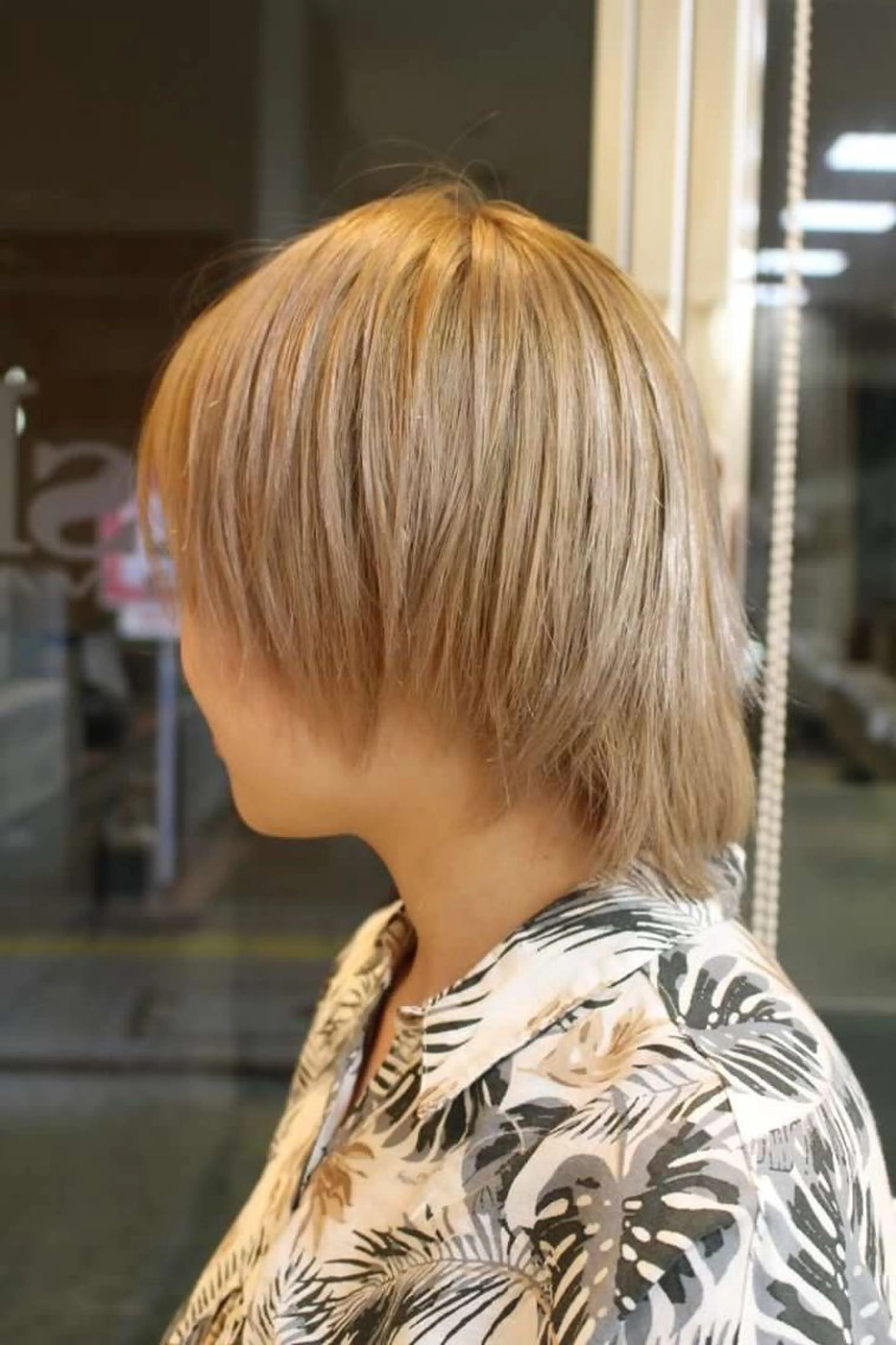 ショート カラー ベージュカラー ホワイトベージュ 艶髪カラー/ 怜音のヘアスタイル