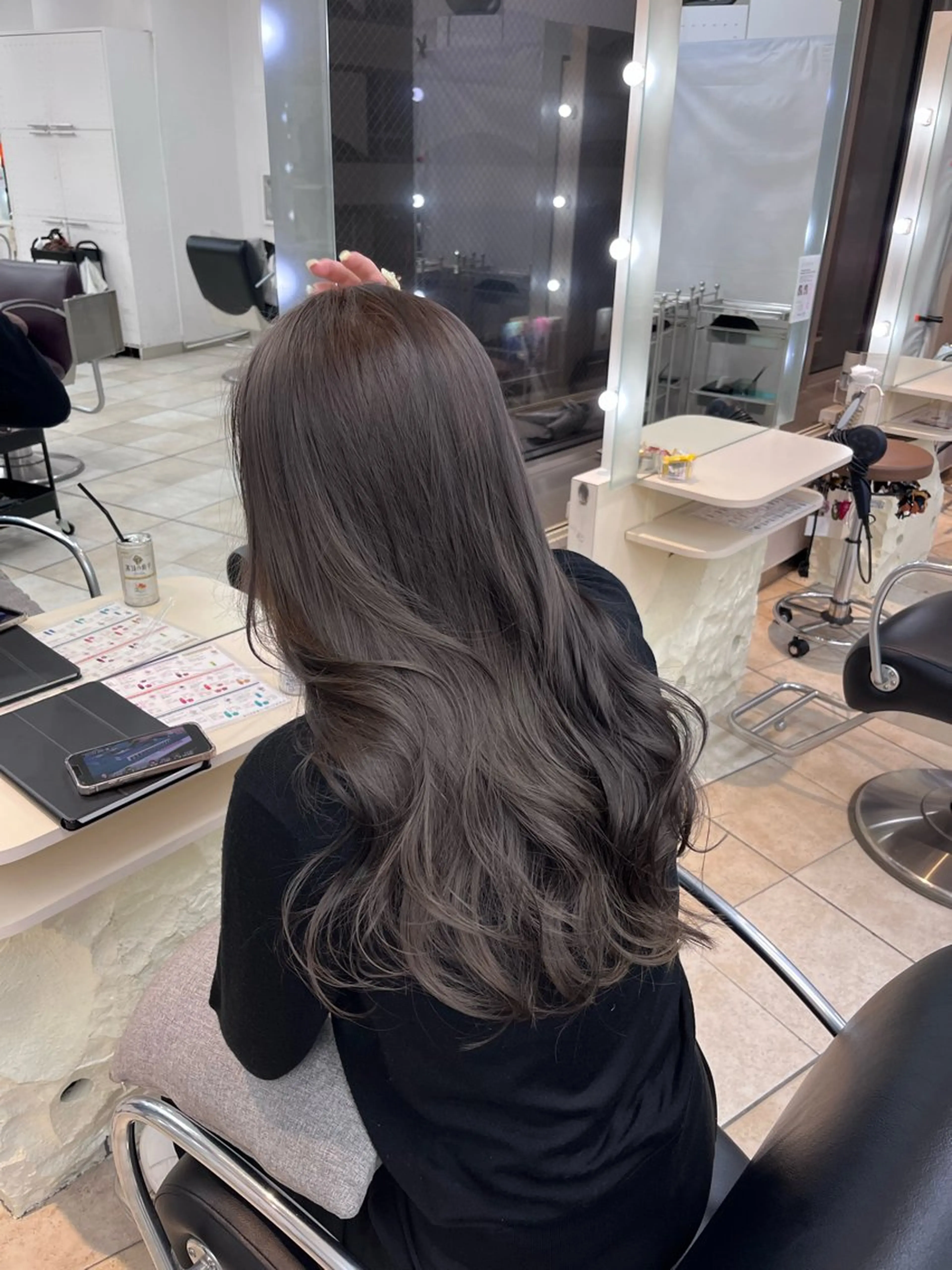 ロング カラー ブリーチ グレージュ MITSUKI🤍 モテ髪×韓国レイヤーのヘアスタイル