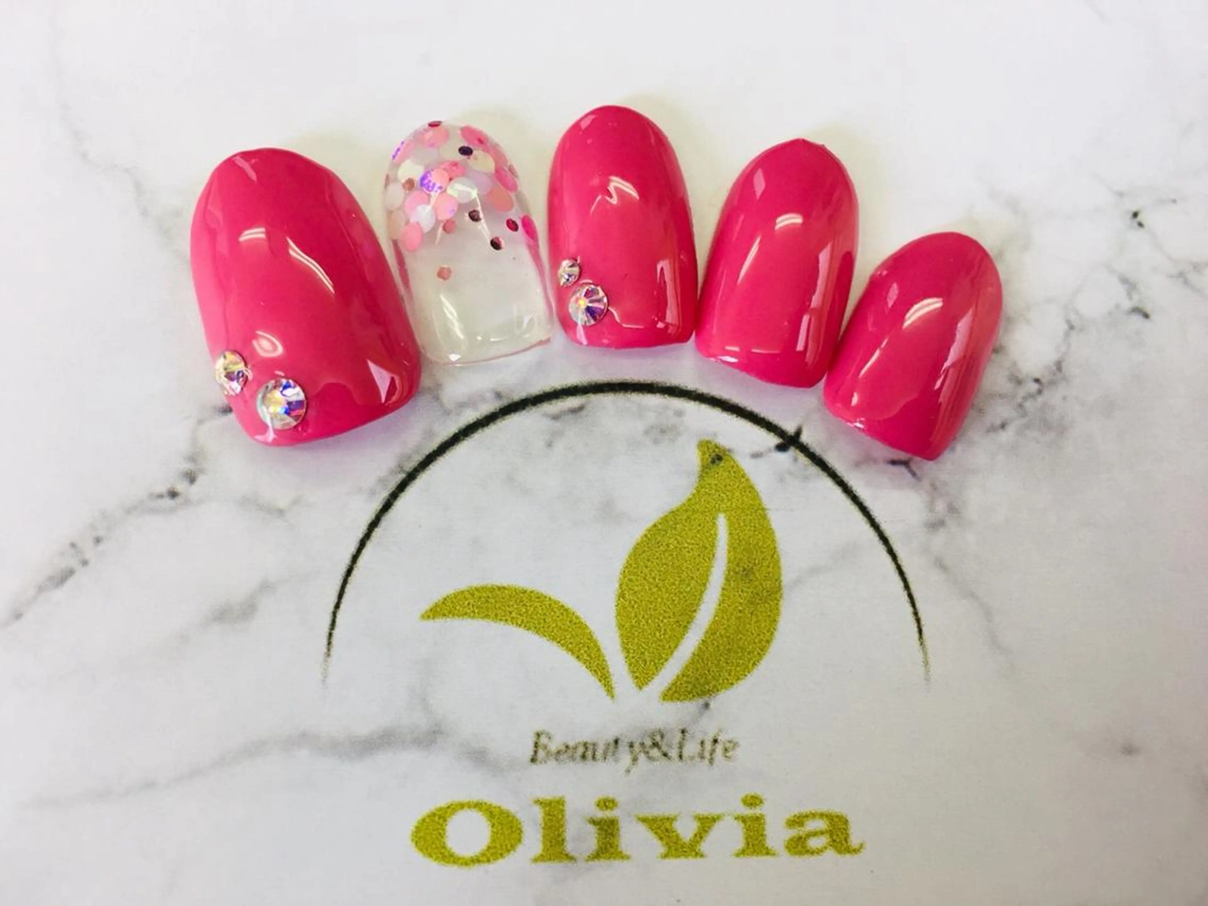 ネイル Olivia アイラッシュのマツエク・マツパデザイン