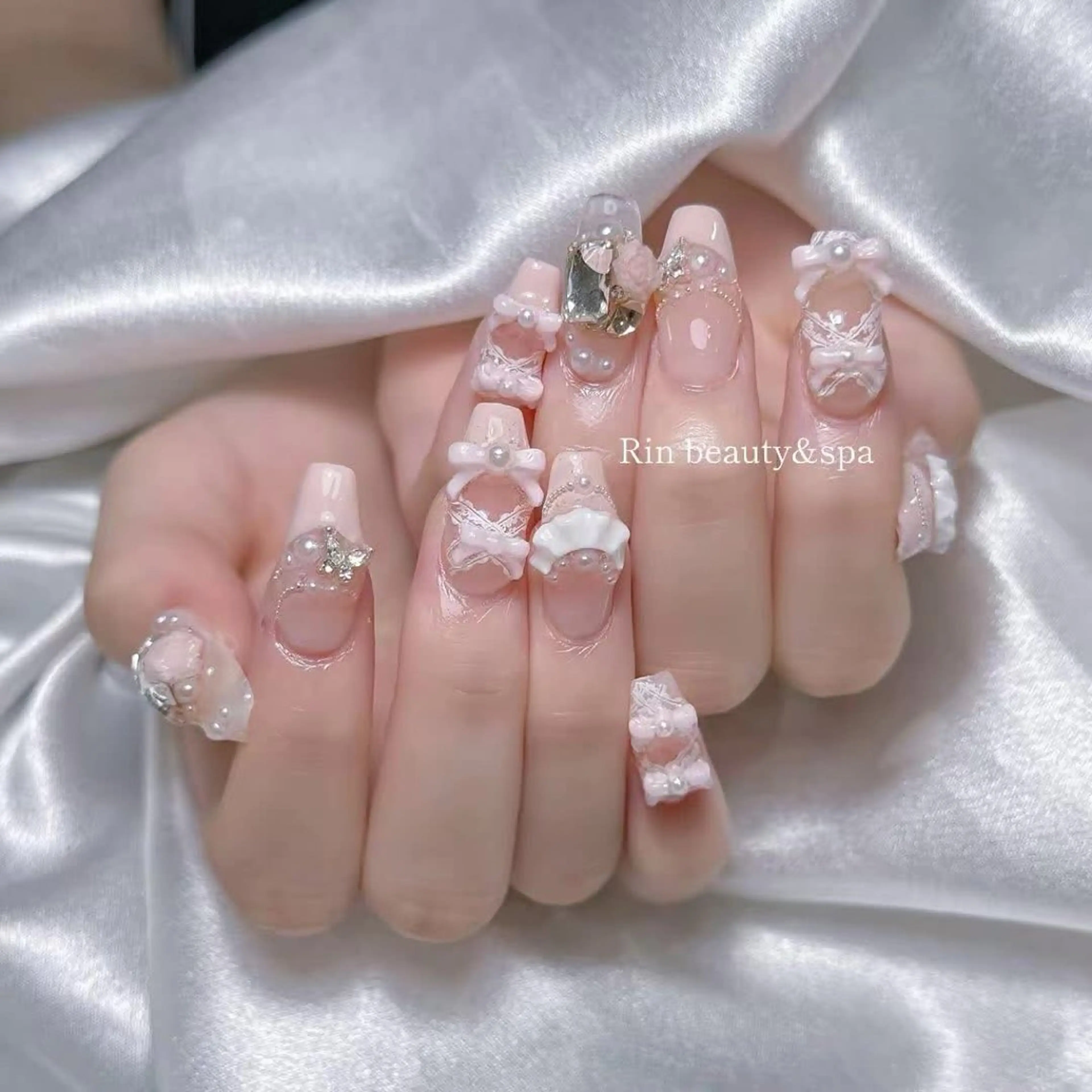 ネイル チークネイル フレンチネイル ガラスフレンチ グラデーション キラキラネイル ハンドネイル Rin Nail所属・Rin Nailのネイルデザイン