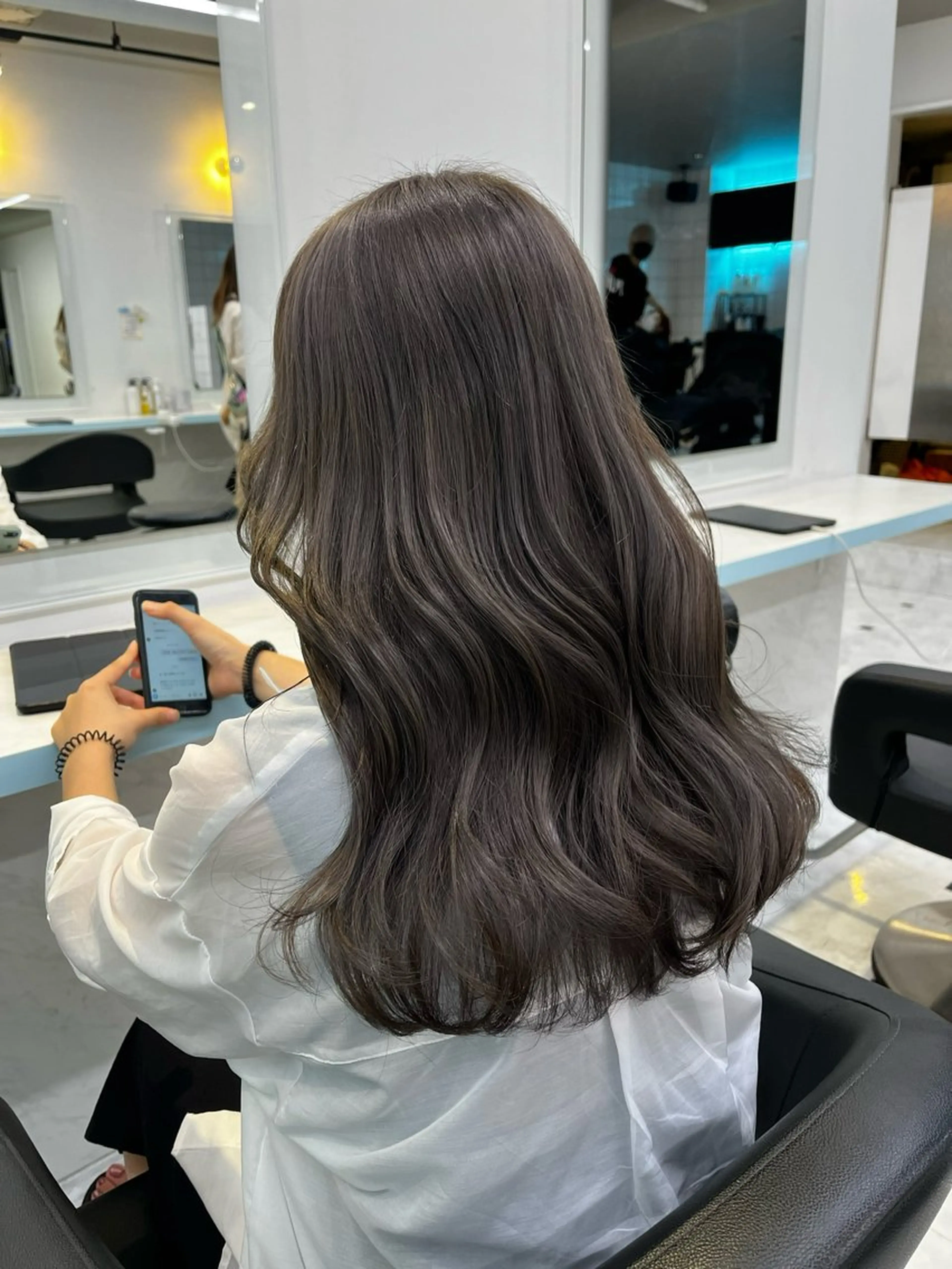 セミロング カラー ヘアカラー トリートメント ブリーチカラー 🩵MIZUKIのヘアスタイル