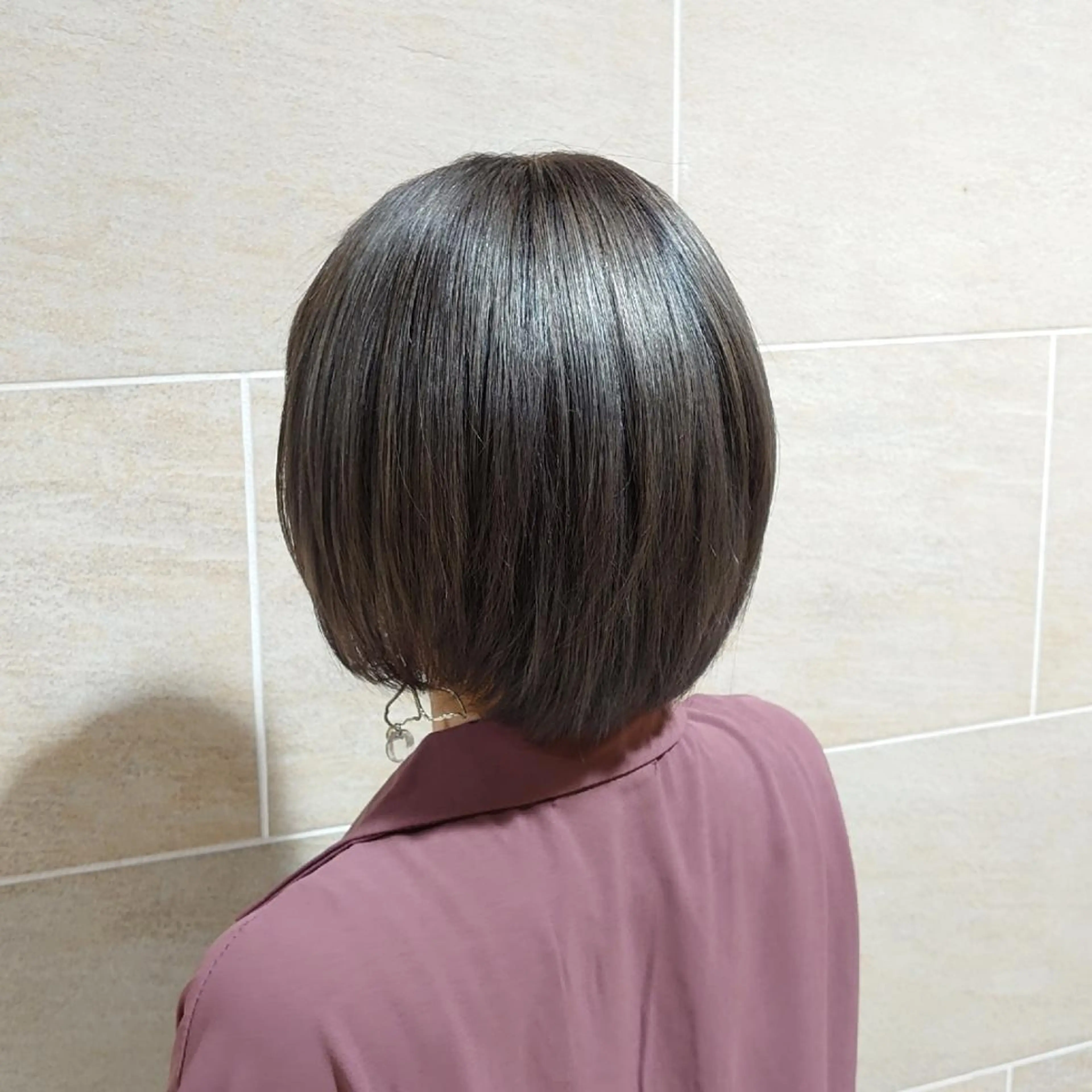 カラー ショート ブリーチ グレージュ ヘアカラー 宮本  星羅のヘアスタイル
