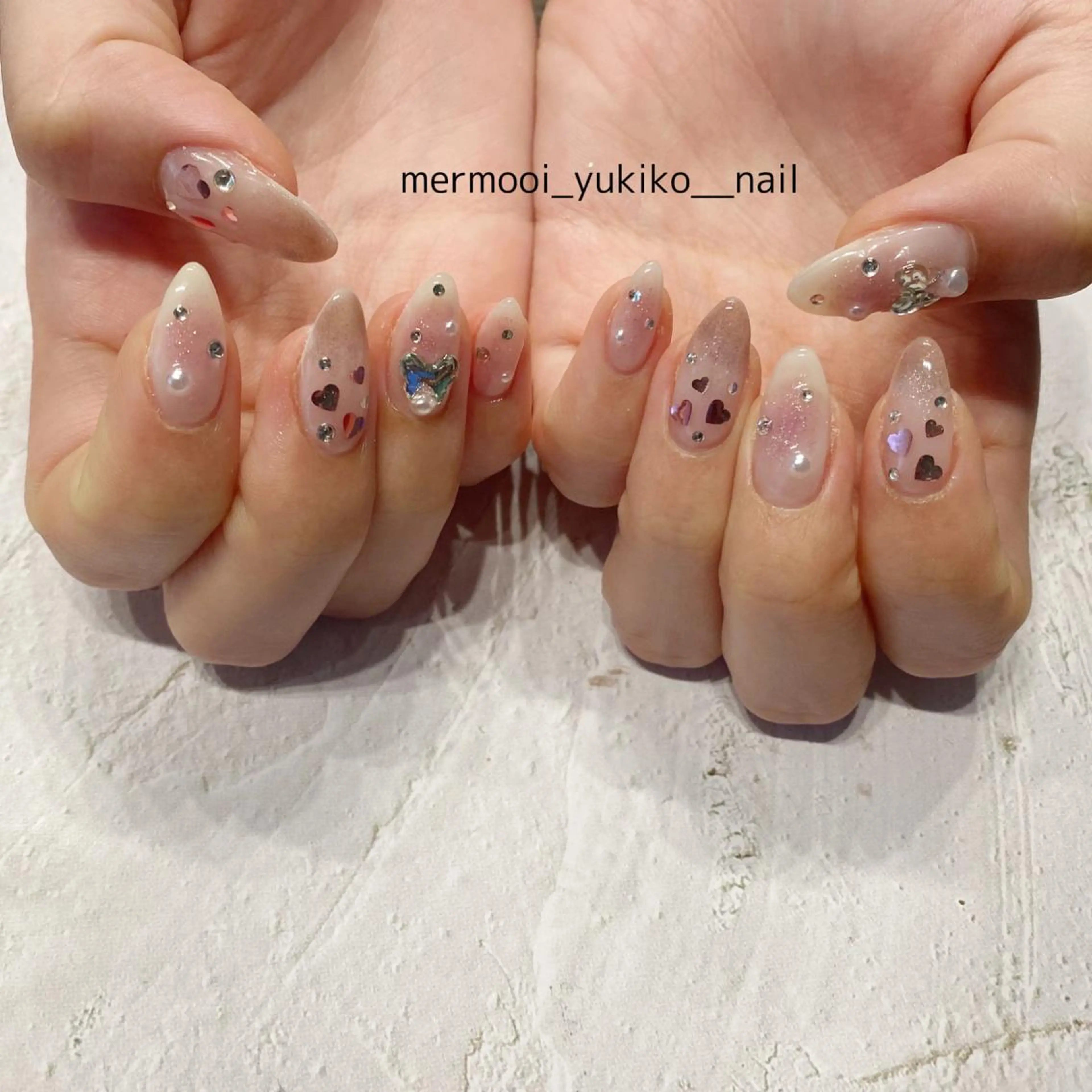 ネイル チークネイル ガーリー グラデーション ハート キラキラネイル ハンドネイル mermooi nailのネイルデザイン