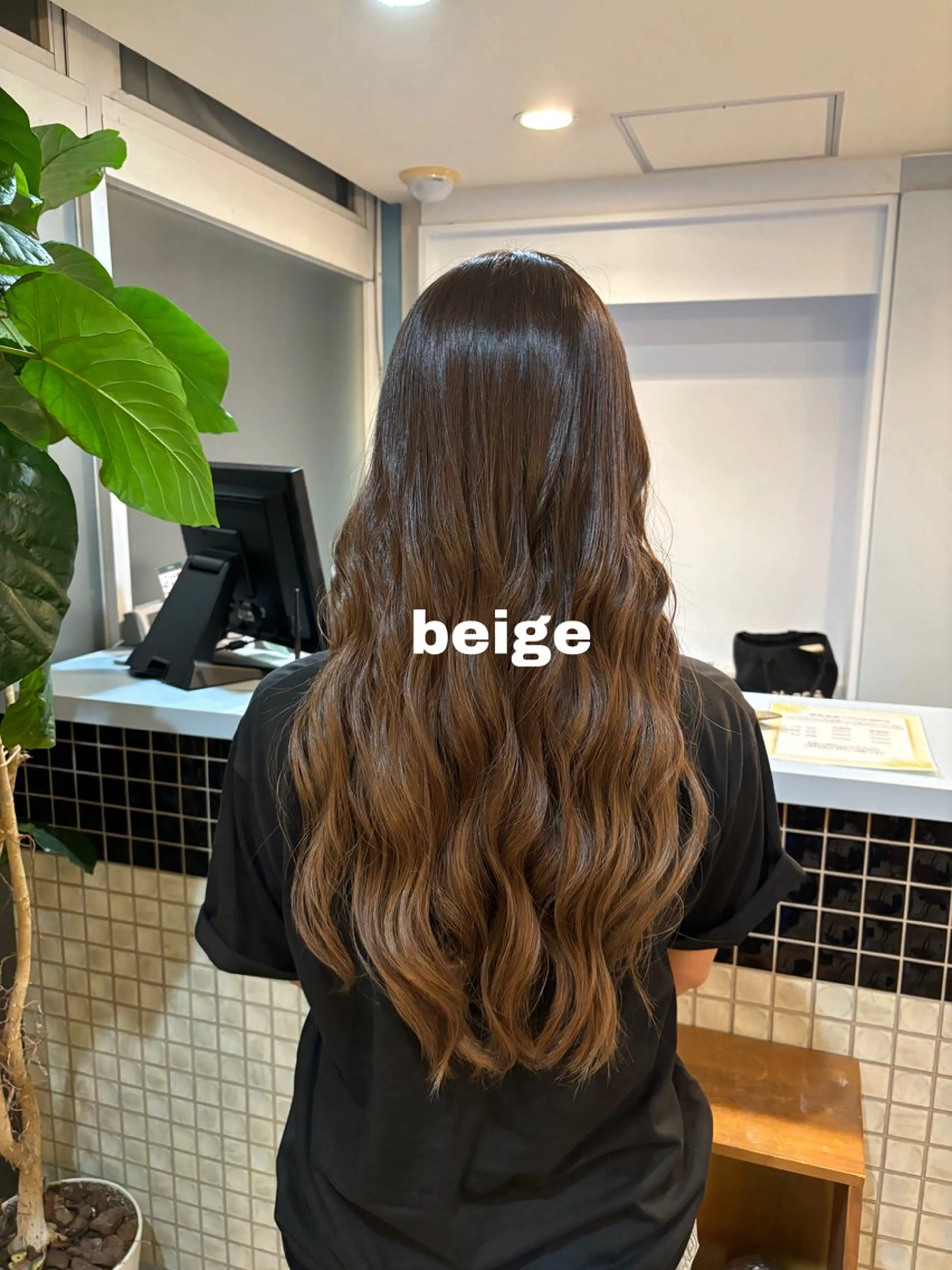 ロング カラー 伊藤 杏奈のヘアスタイル