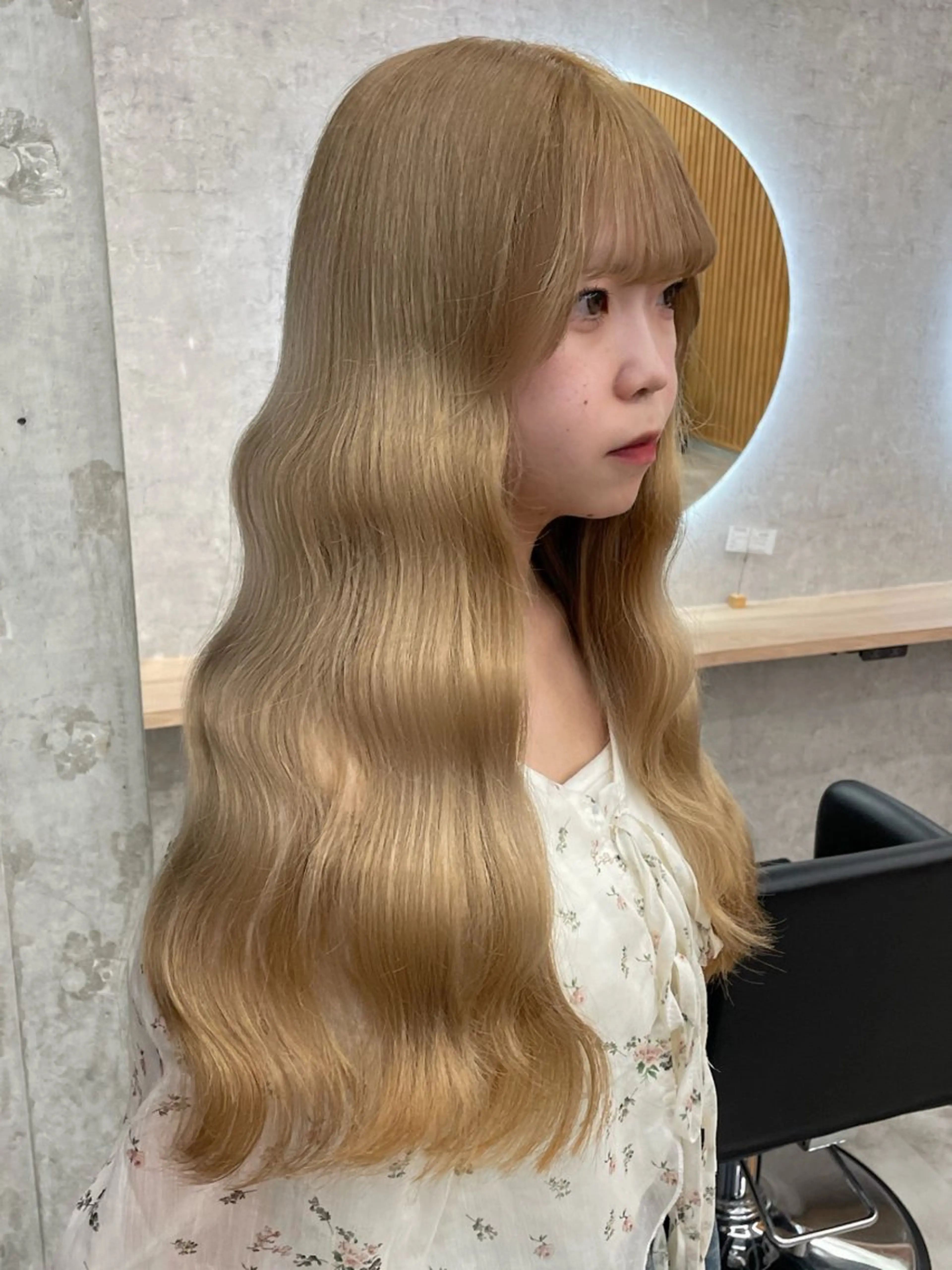 ロング カラー ベージュカラー ブリーチ ブロンド ブロンドベージュ ケアブリーチ ヘアカラー ブリーチ/レイヤー 💕/momoaのヘアスタイル