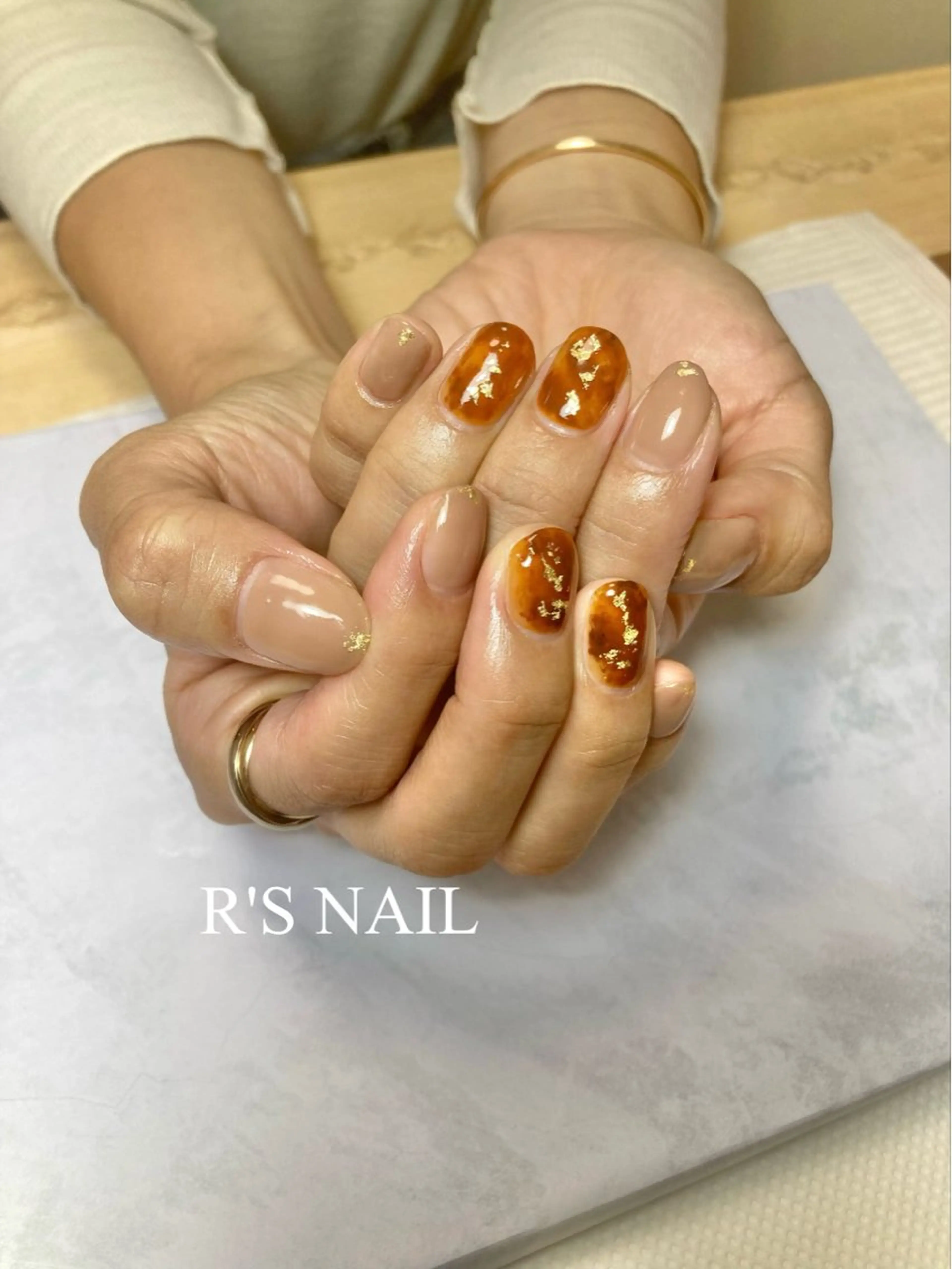 ネイル べっ甲ネイル ハンドネイル R‘S NAIL nail salonのネイルデザイン