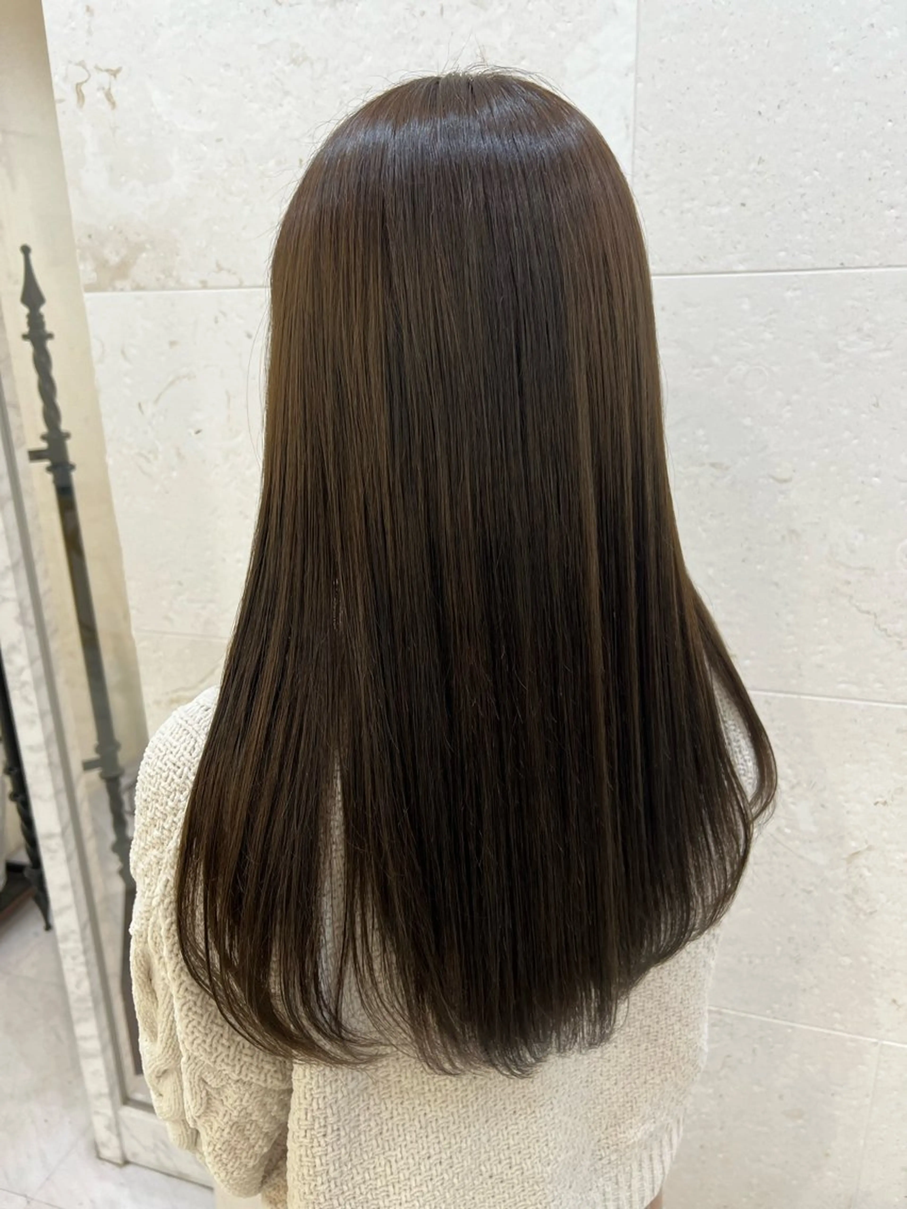 ロング カラー グレージュ オリーブグレージュ オリーブグレー ヘアカラー トリートメント 鈴木 愛華のヘアスタイル