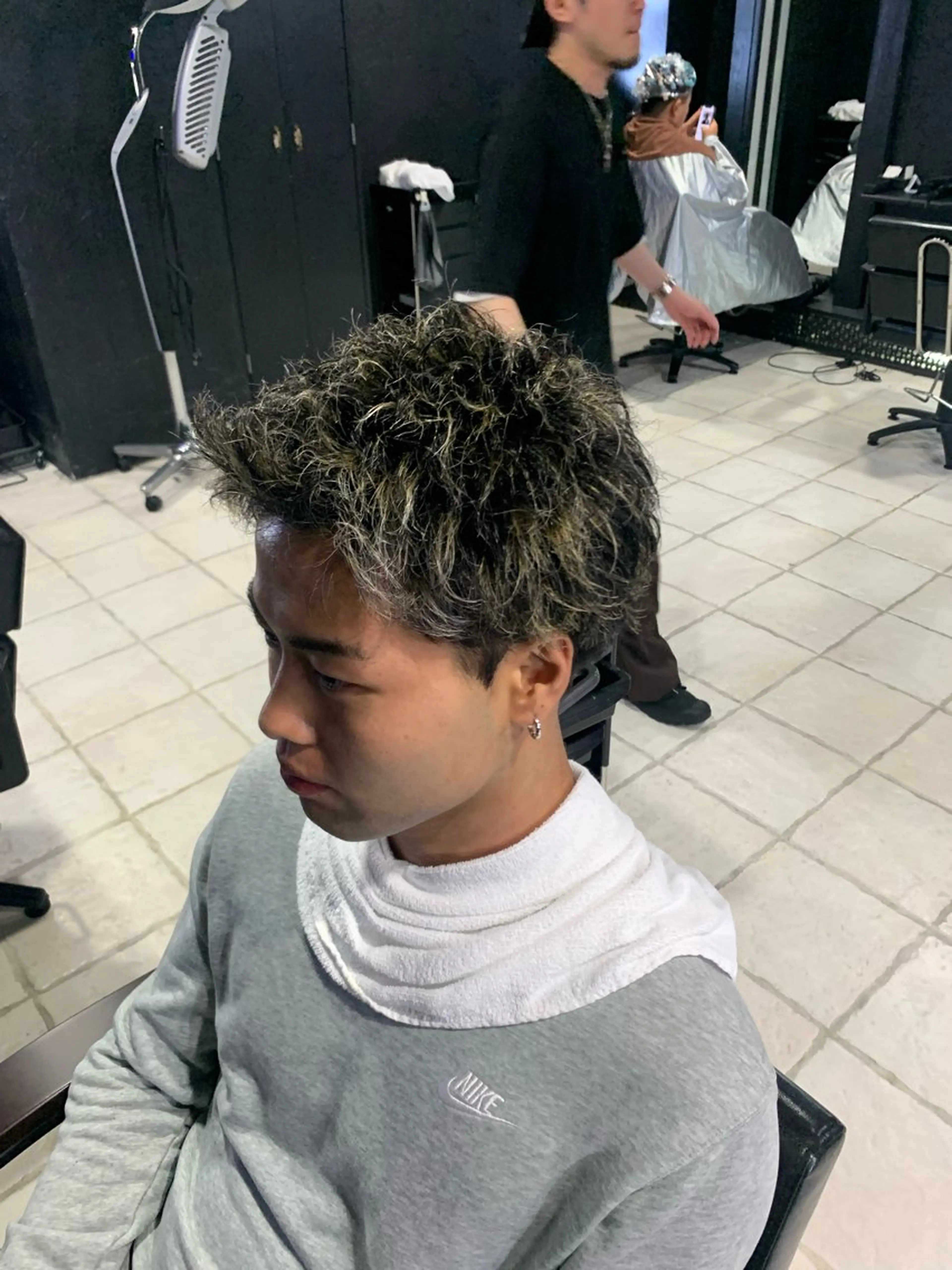 カラー ヘアアレンジ メンズ メンズハイライト ハイライトカラー カット ヘアカラー トリートメント ヘアセット メンズ専門 美容師✨ アメ村 堀江颯瑛のヘアスタイル