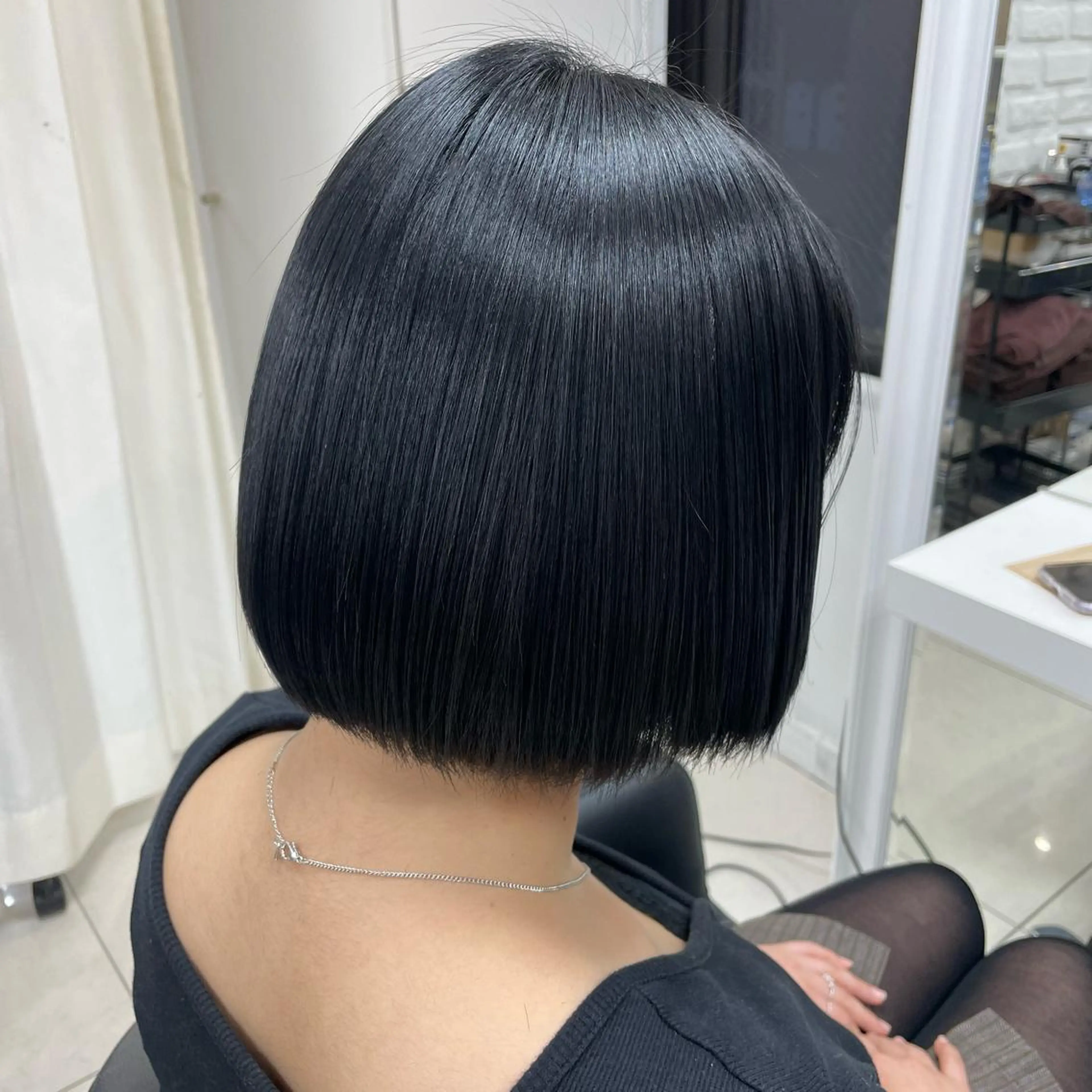 ショート カラー パーマ 黒髪 ブルーカラー ブルーブラック ボブ 縮毛矯正 カット ヘアカラー パーマ 縮毛矯正 トリートメント 【デザインカラー】 粥川佳日望のヘアスタイル