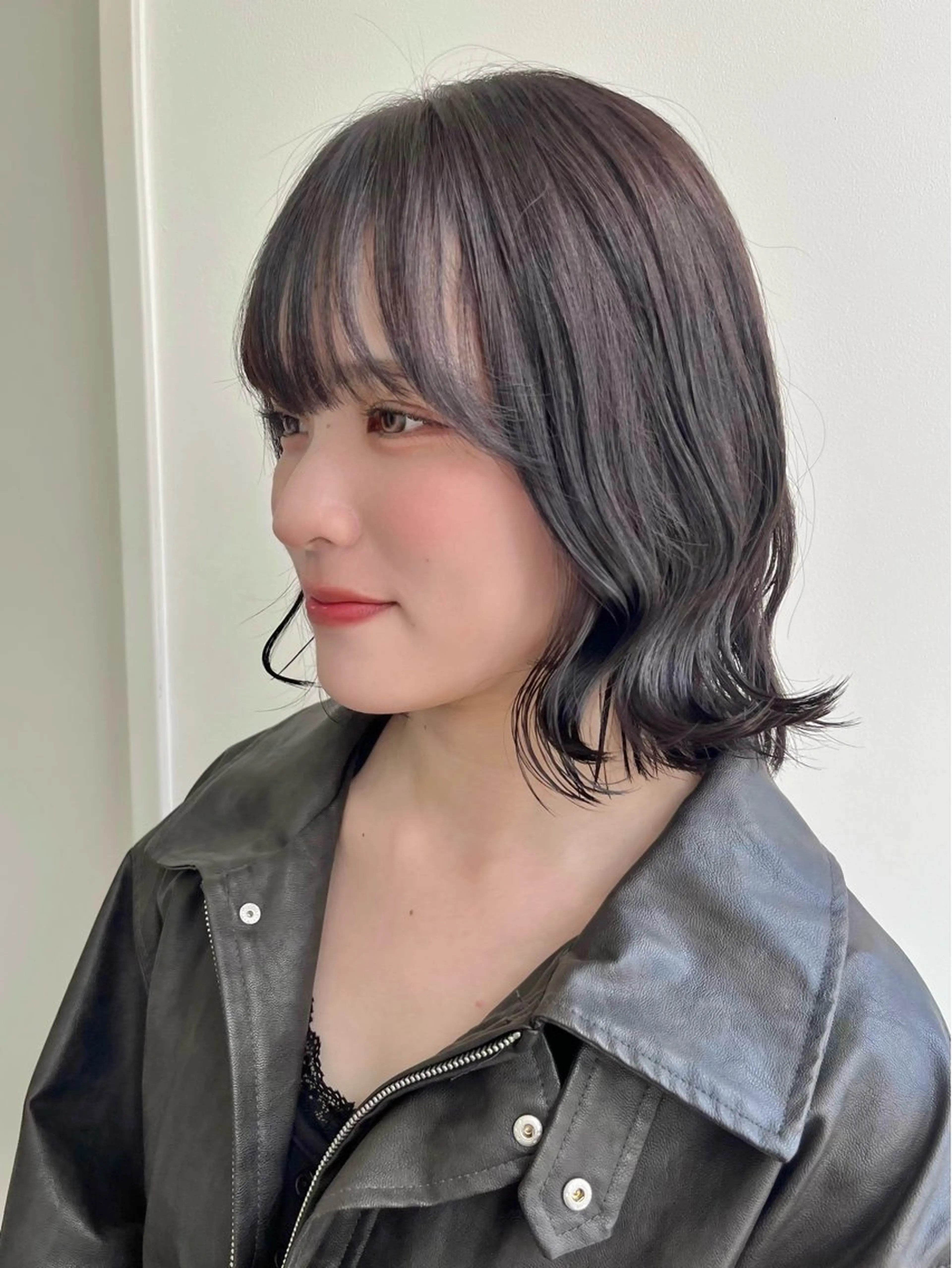 ミディアム カラー グレージュ ラベンダーカラー ラベンダーグレージュ ラベンダーグレー ヘアカラー つじしおり／ ショートヘア募集のヘアスタイル