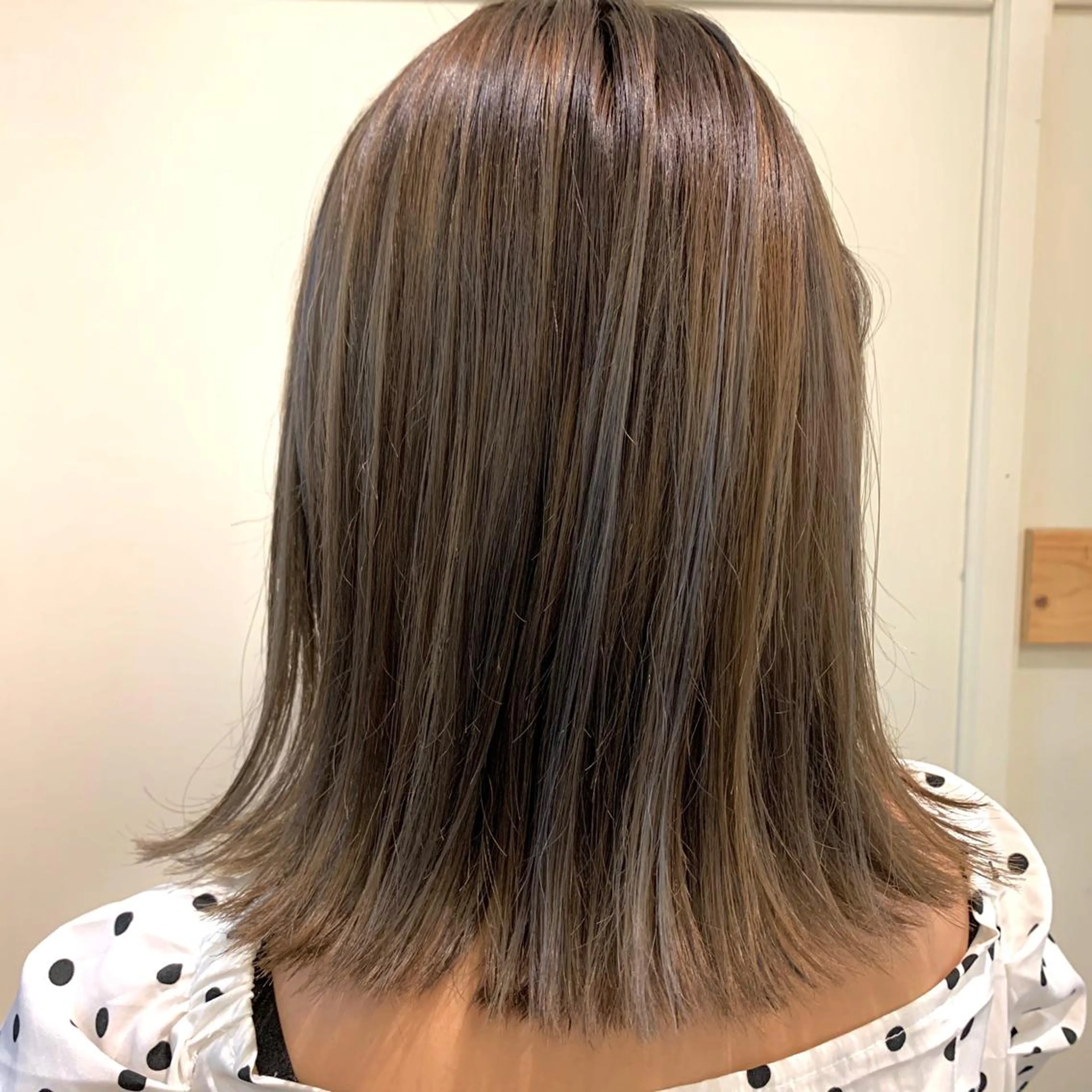 ミディアム カラー ハイライトカラー ハイライト 艶カラー／ハイトーン Anjuのヘアスタイル
